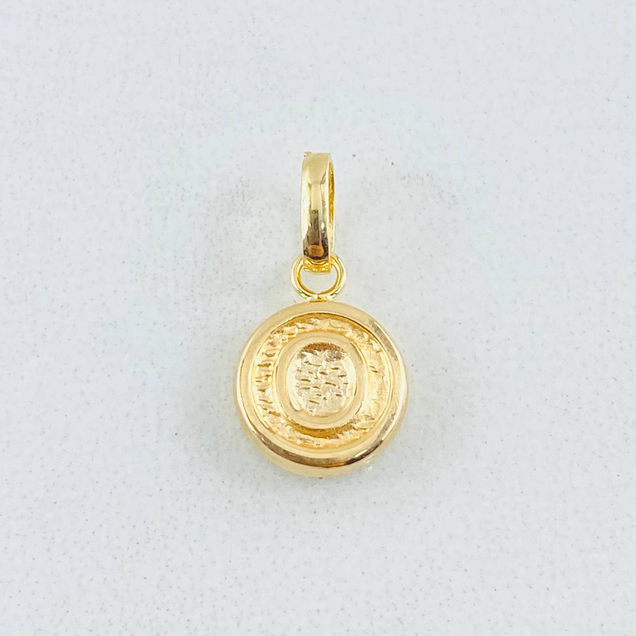 Pendant Letter O 0.4gr / 1.5cm / 18K Gold Yellow