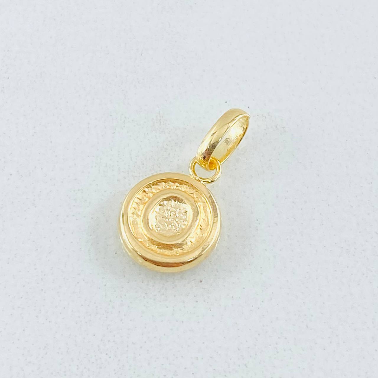 Pendant Letter O 0.4gr / 1.5cm / 18K Gold Yellow