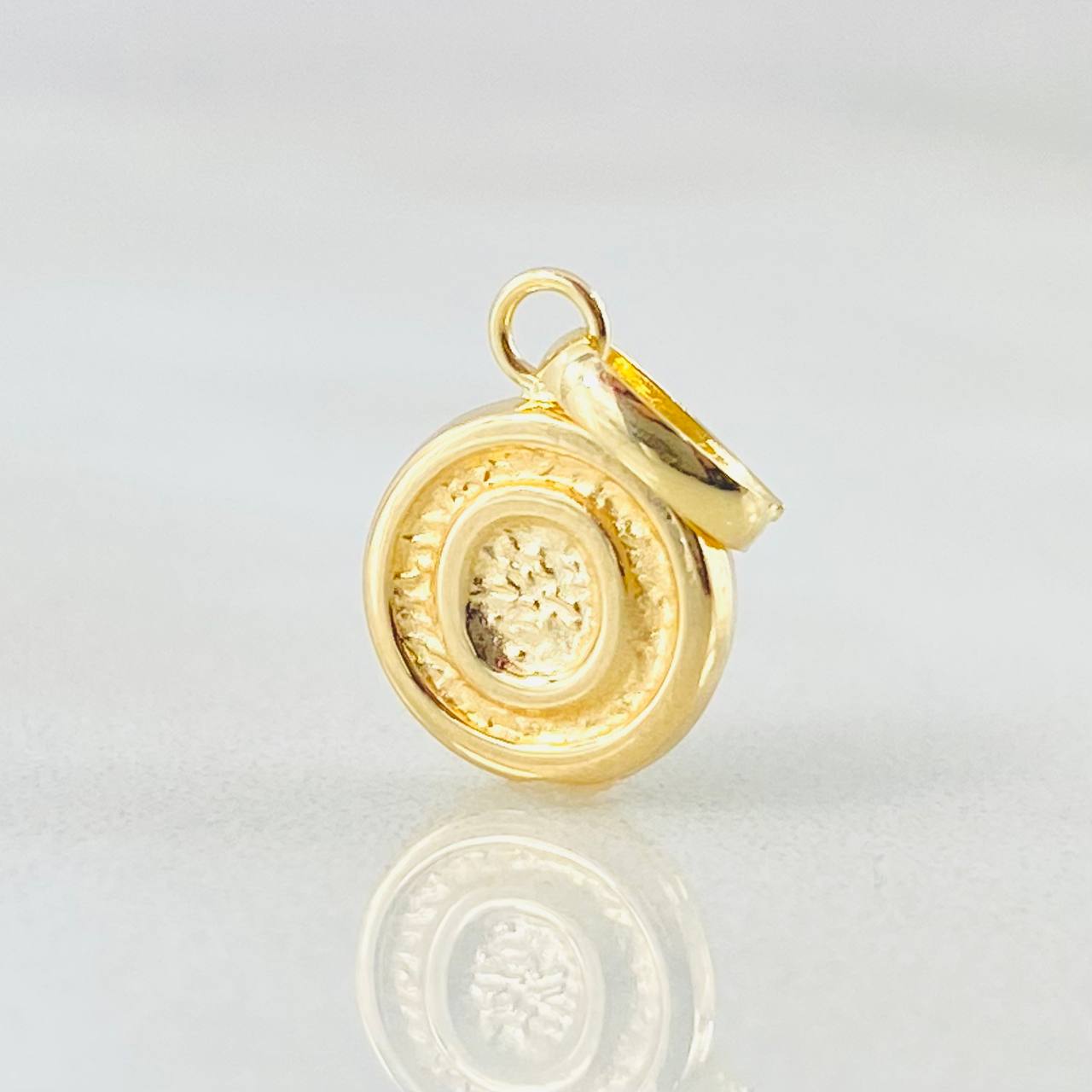 Pendant Letter O 0.4gr / 1.5cm / 18K Gold Yellow