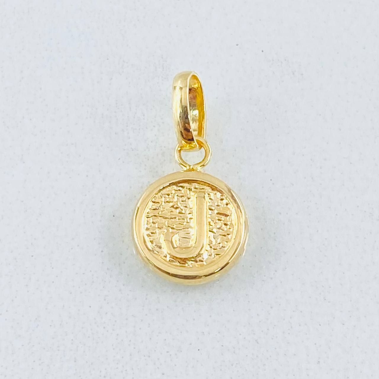Pendant Letter J 0.35gr / 0.6in / 18K Gold