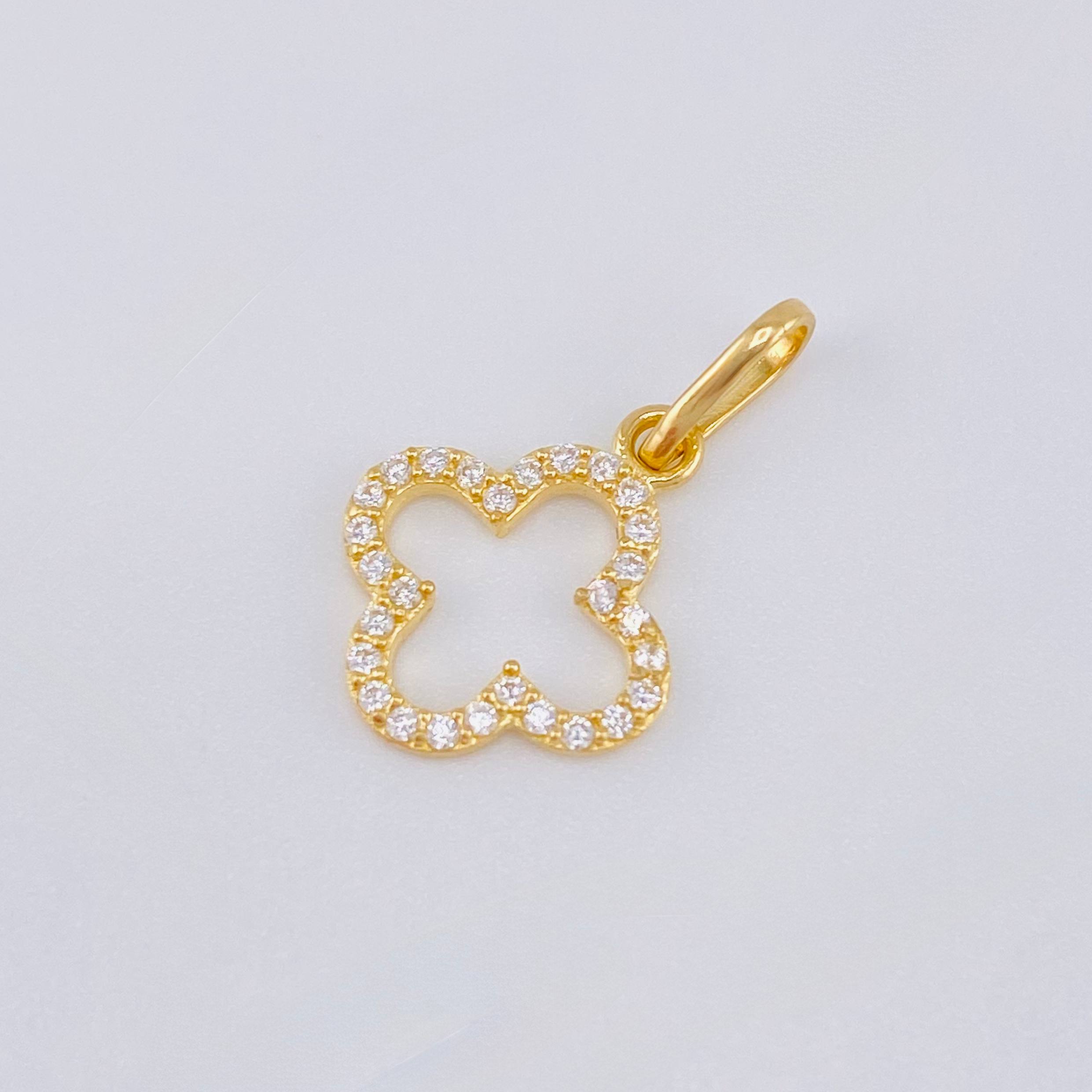 Dije Crúz Suiza 0.65 g / 3/4 in Oro Amarillo 18K