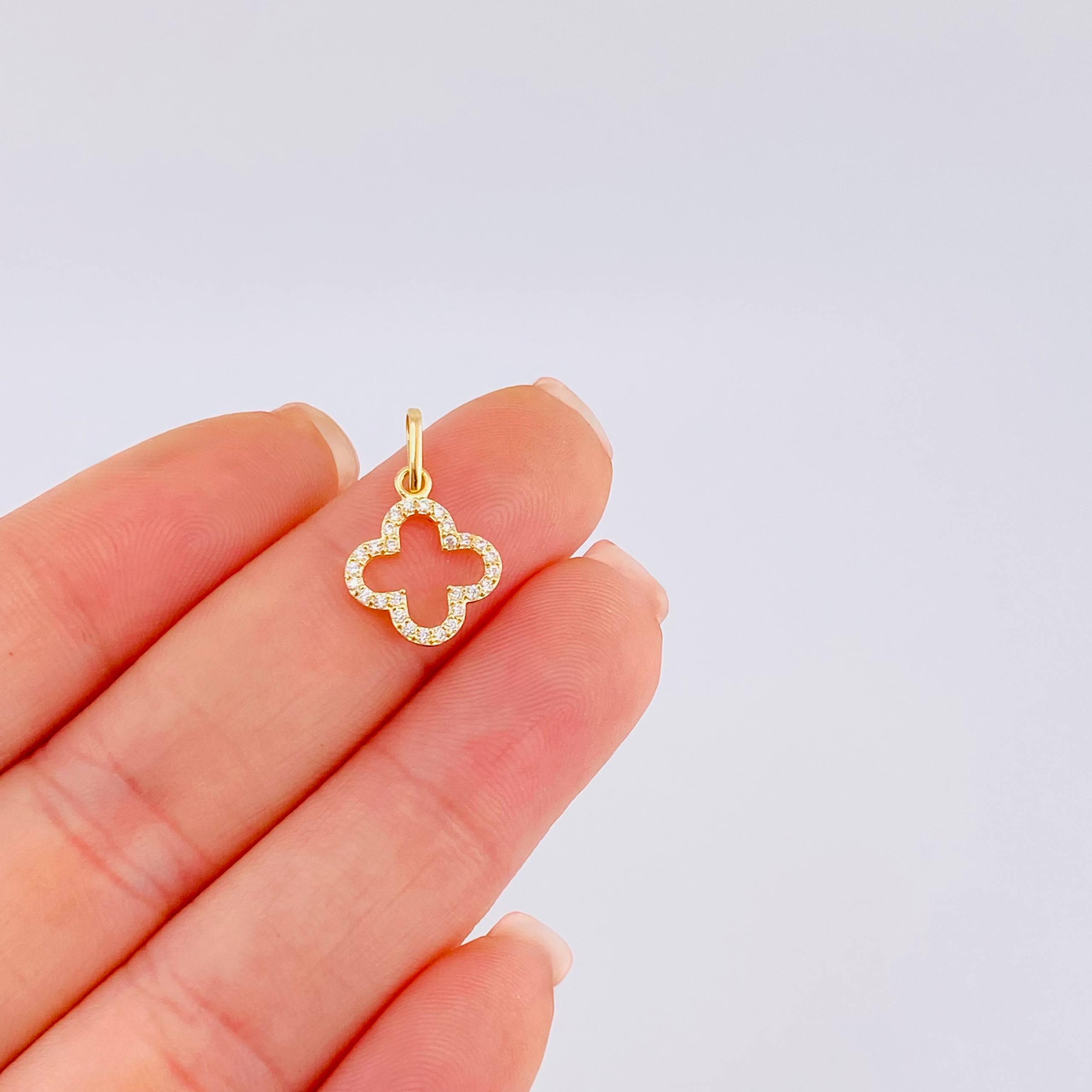 Dije Crúz Suiza 0.65 g / 3/4 in Oro Amarillo 18K