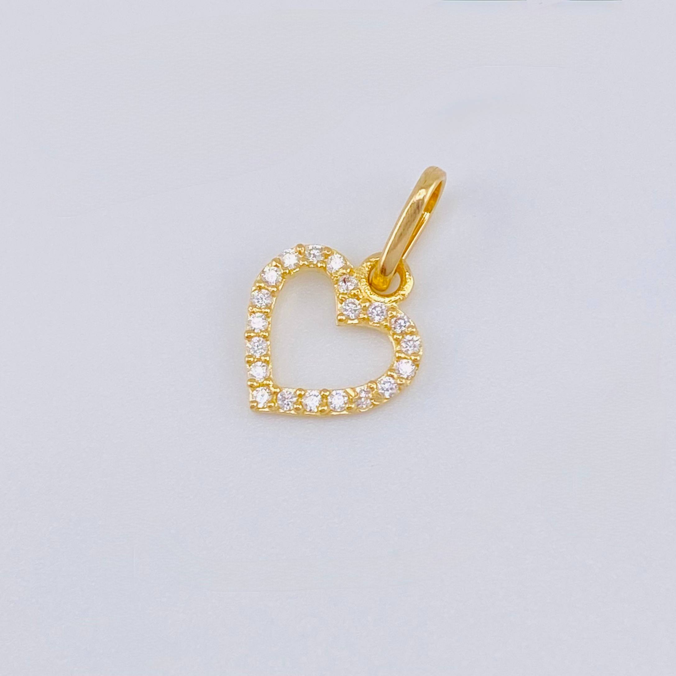 Heart Silhouette Pendant 0.45gr / 3/4 in / 18K Yellow Gold *