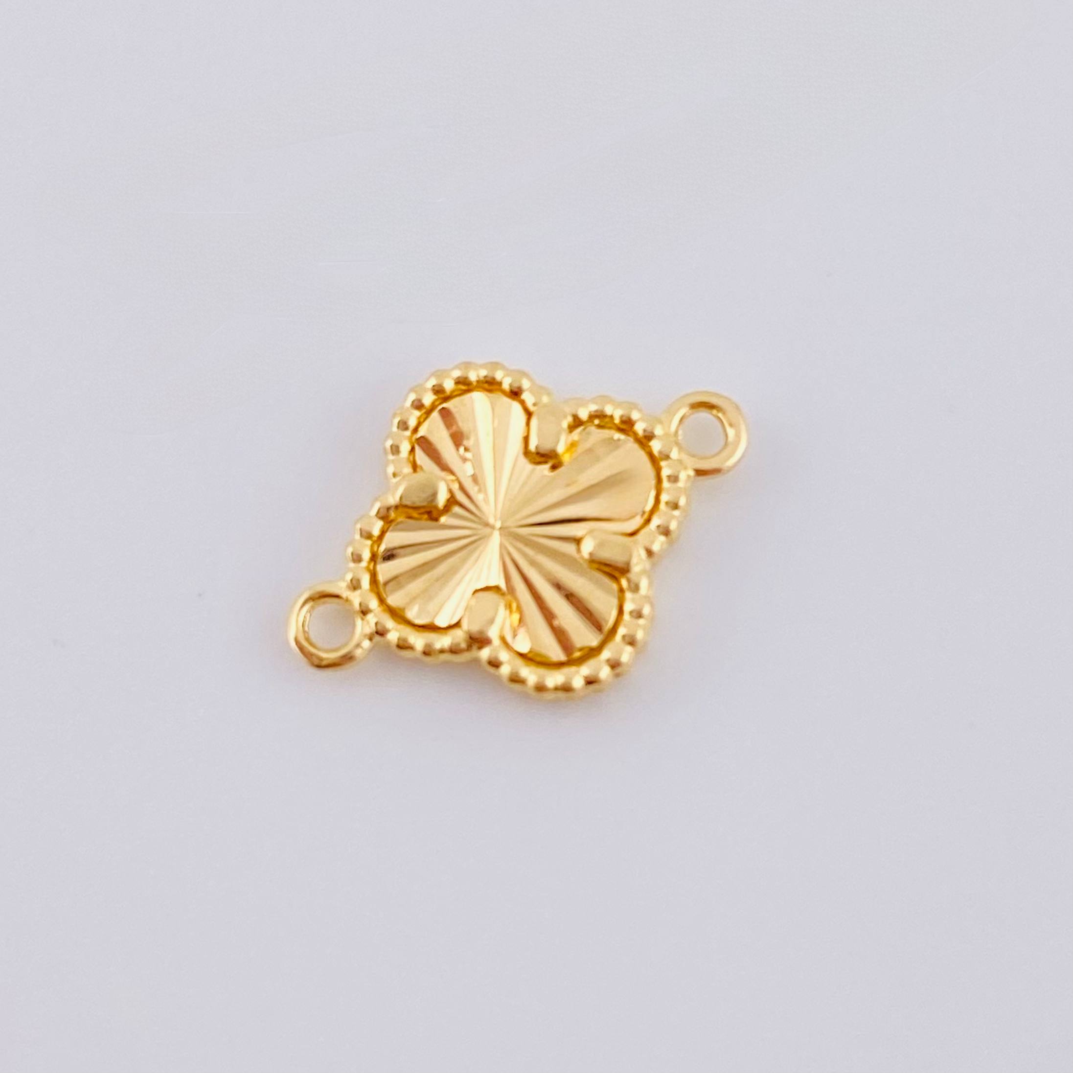 Golden Clover Charm 0.75gr / 1/2 in / Yellow Gold Nac.Esp. 18K ©