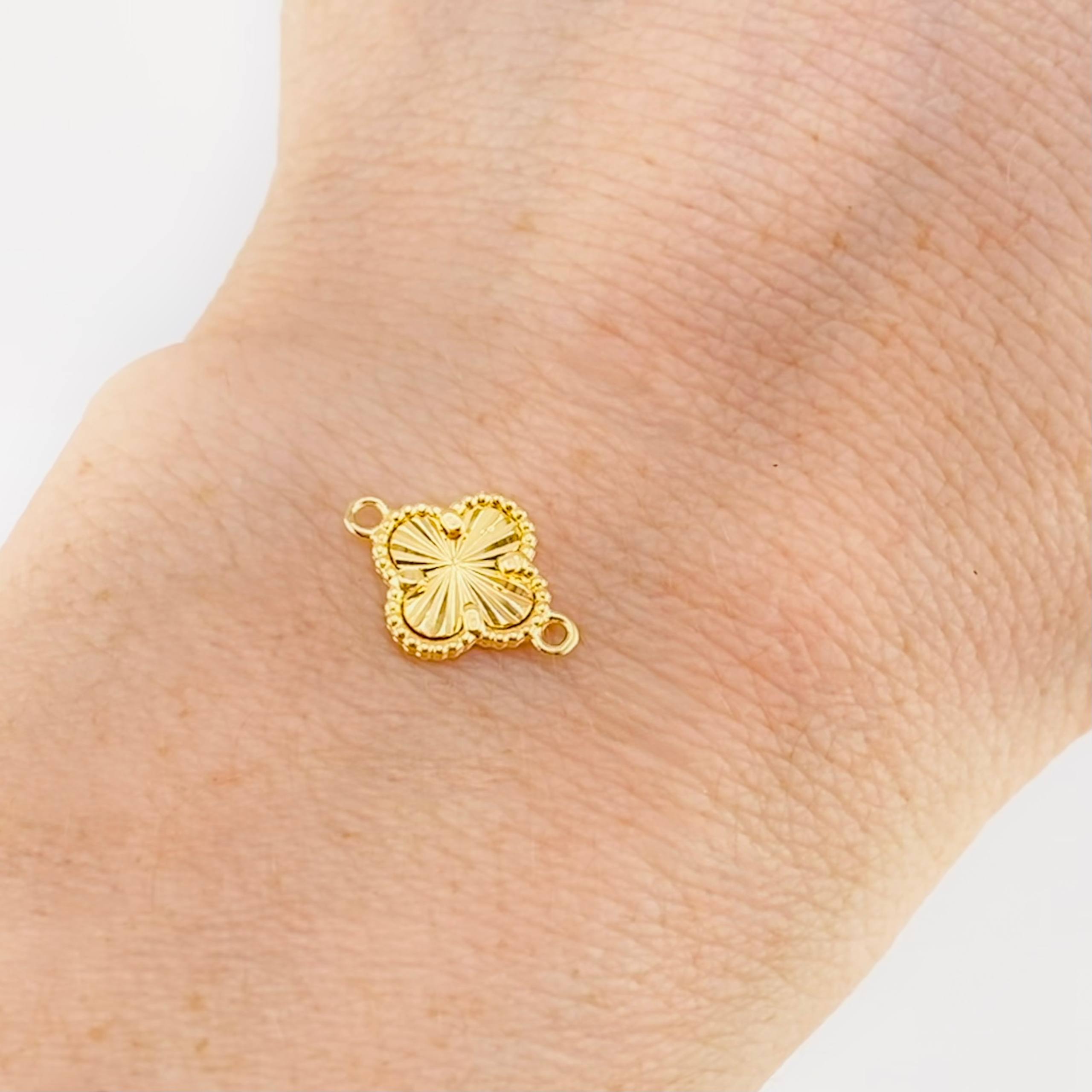 Golden Clover Charm 0.75gr / 1/2 in / Yellow Gold Nac.Esp. 18K ©