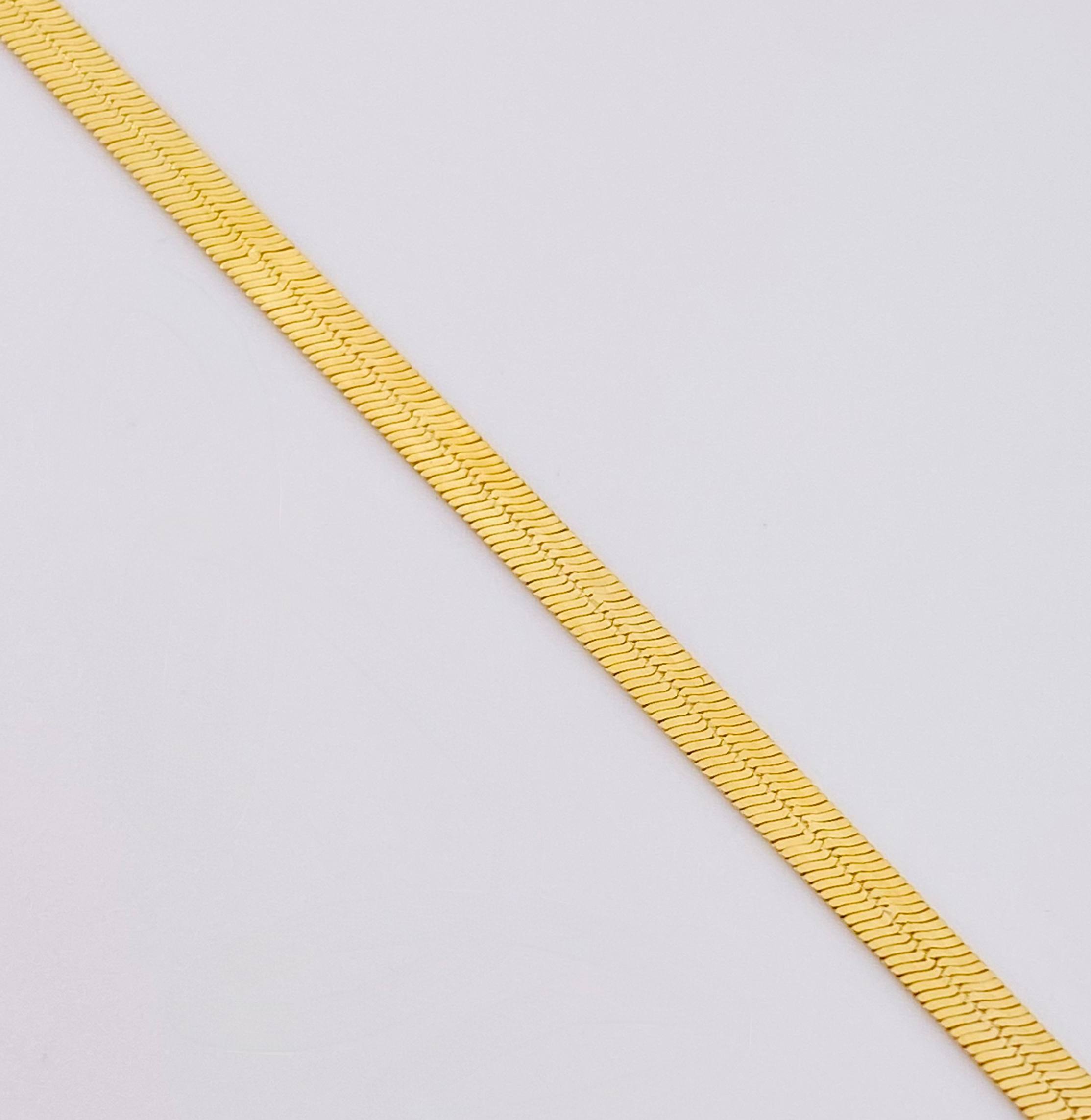 Herringbone Chain 3.65gr / 15 3/4 in / 2.4mm Yellow Gold +3 18K *