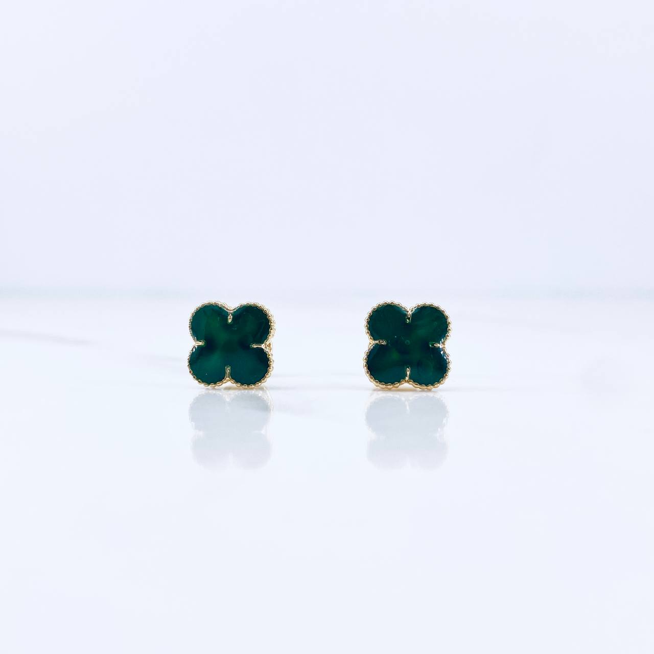 Stud Earrings Clover 1.3gr / 8mm Green Resin 18K Yellow Gold &