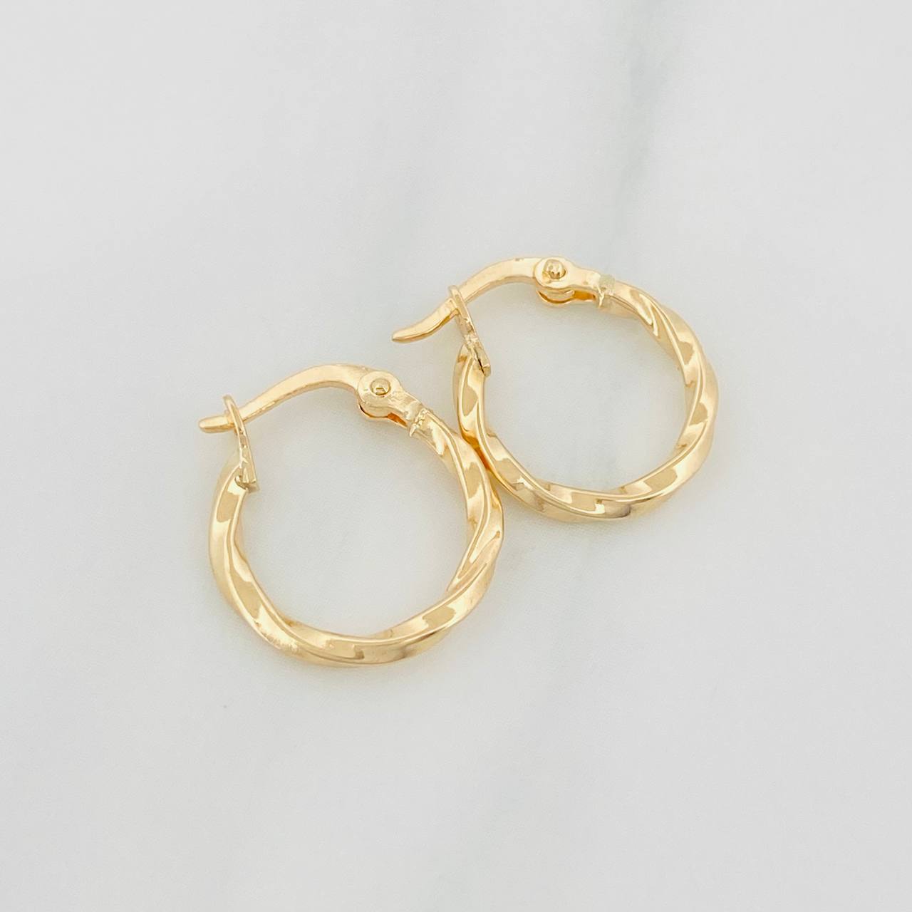 Candongas Kari 1.15 g / 1/2 in Oro Amarillo 18K
