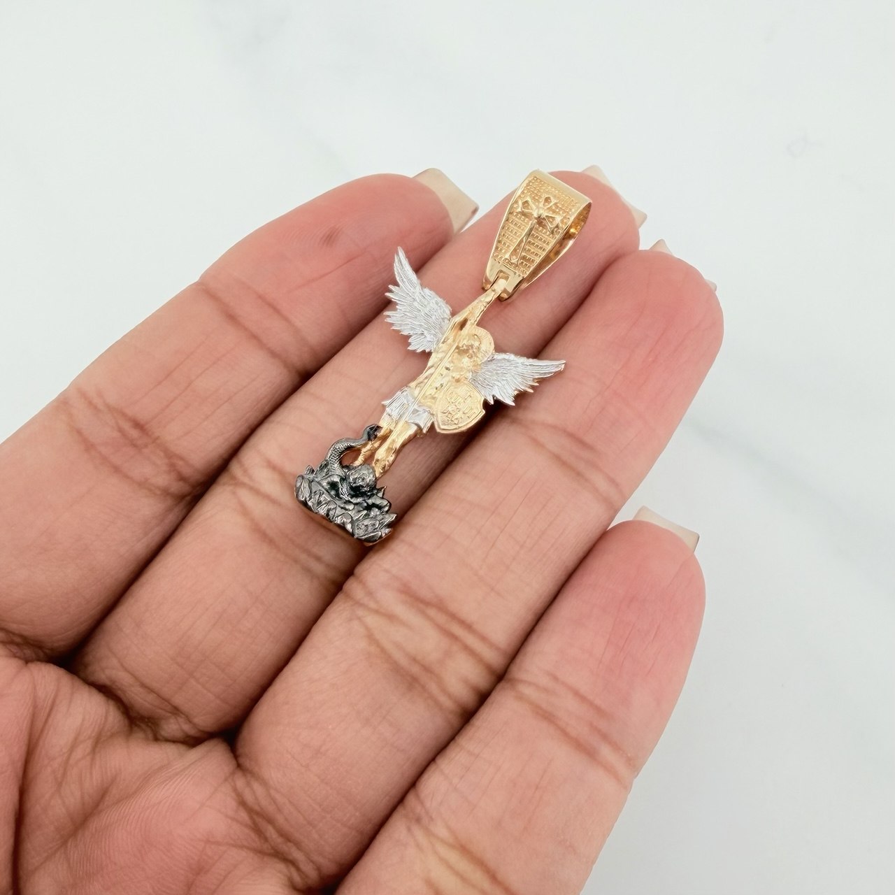 Dije San Miguel Arcángel 4.85 g / 1 1/2 in Tres Oros 18K