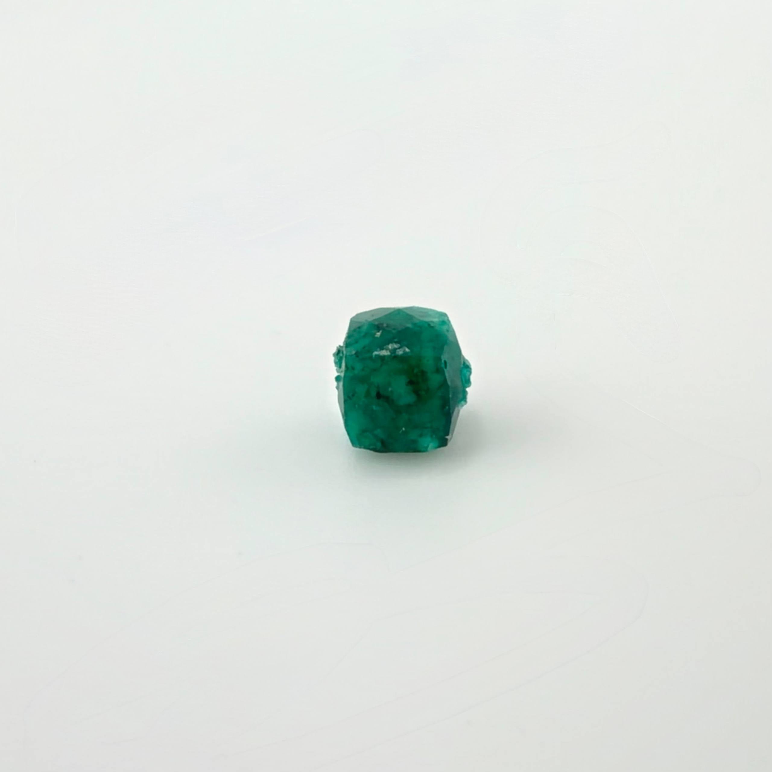 Charm Rough Emerald Cubic 5mm