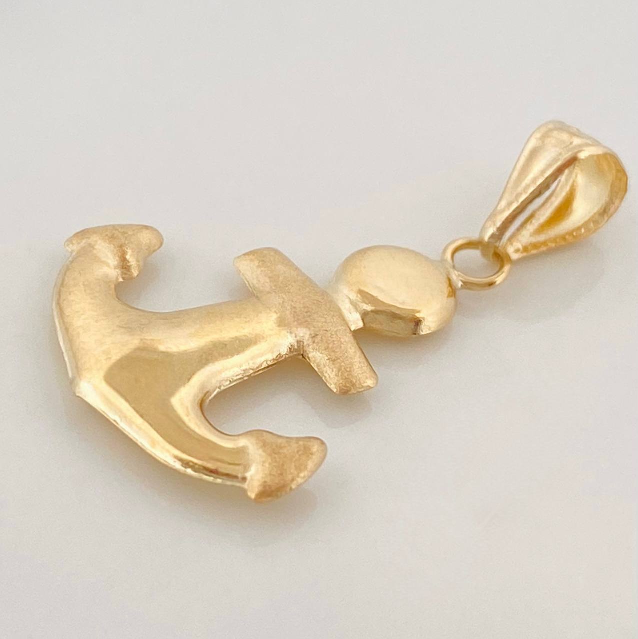 Dije Ancla 0.85 g / 1 in Oro Amarillo 18K