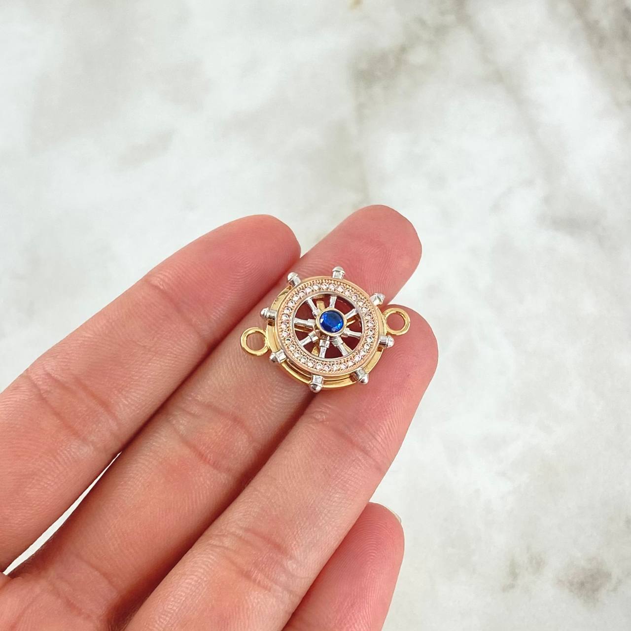 Charm Mobile Tow Bar 3.95gr / 2.4cm / White and Blue Zircons Three 18K Golds *