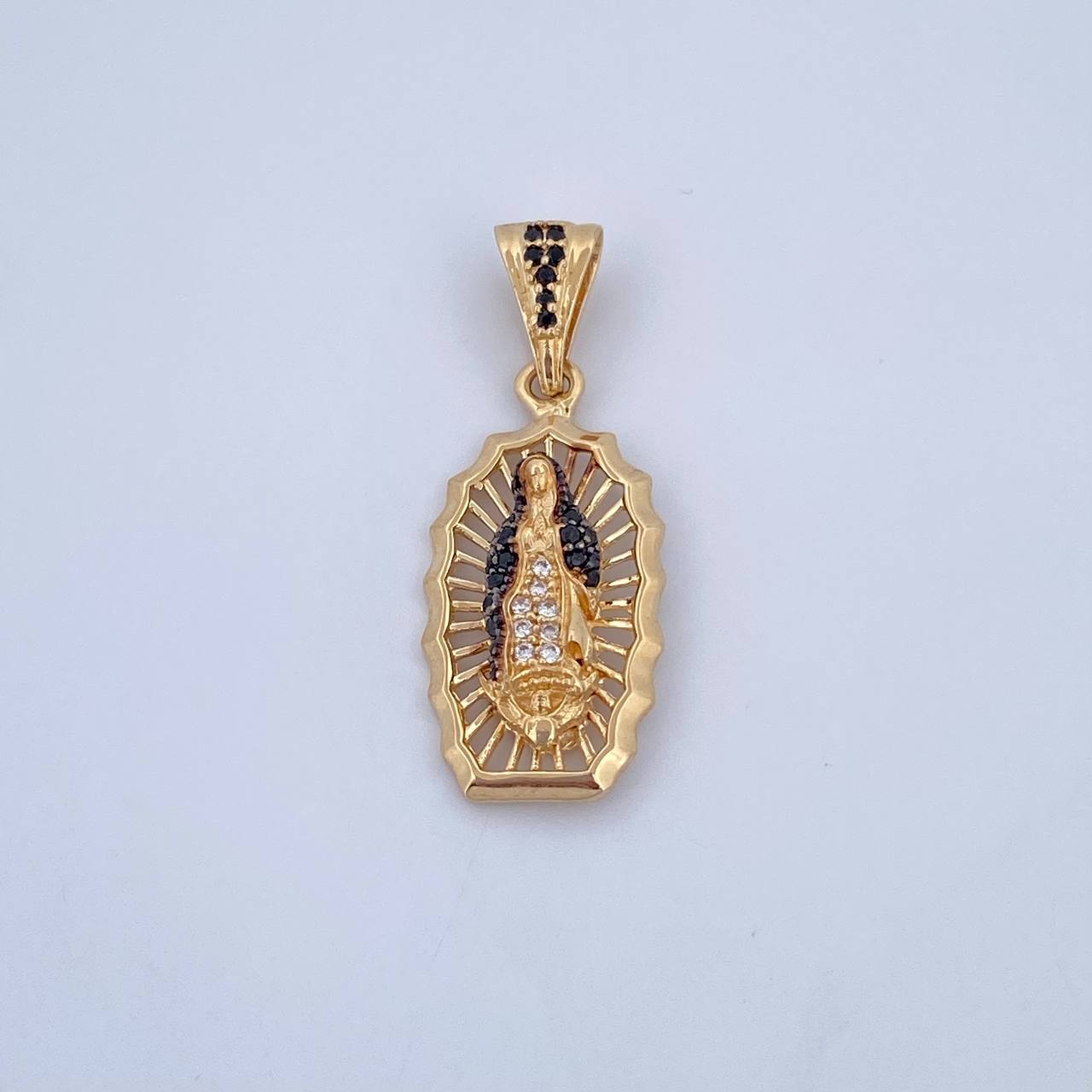 Dije Virgen Guadalupe 3gr / 3.1cm / Circones Negros Blancos Oro Amarillo 18K &