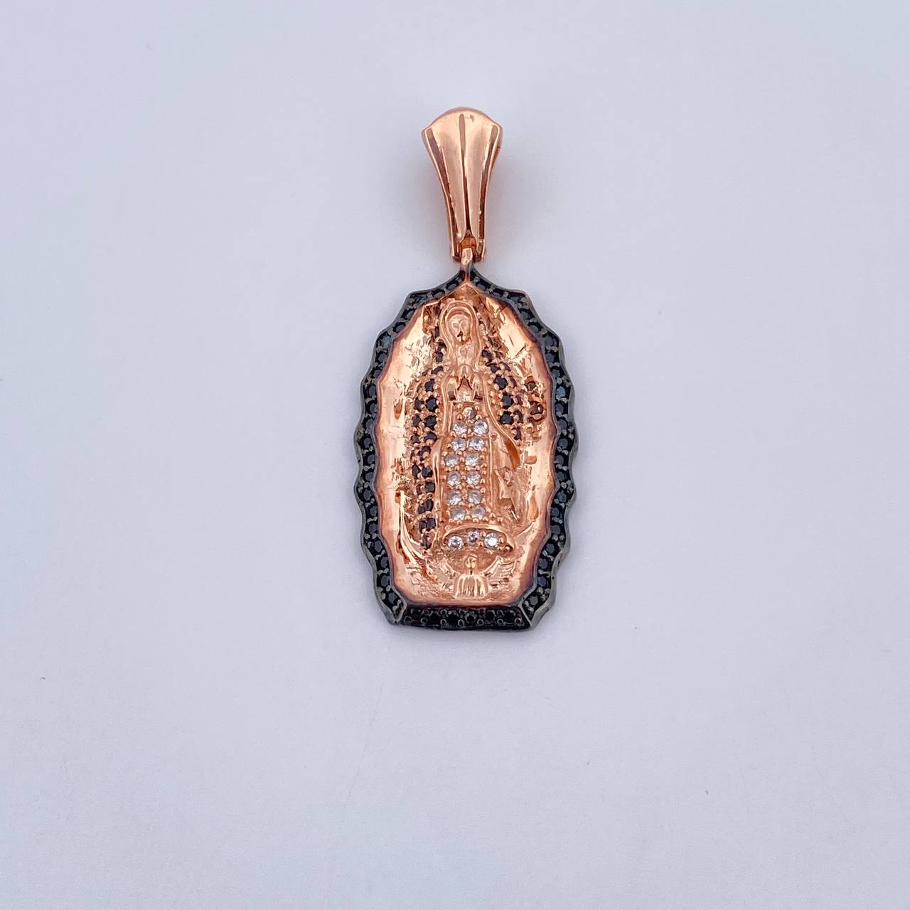 Dije Virgen Guadalupe 5.45gr / 3.6cm / Circones Negros Blancos Dos Oros Negro Rosa 18K &
