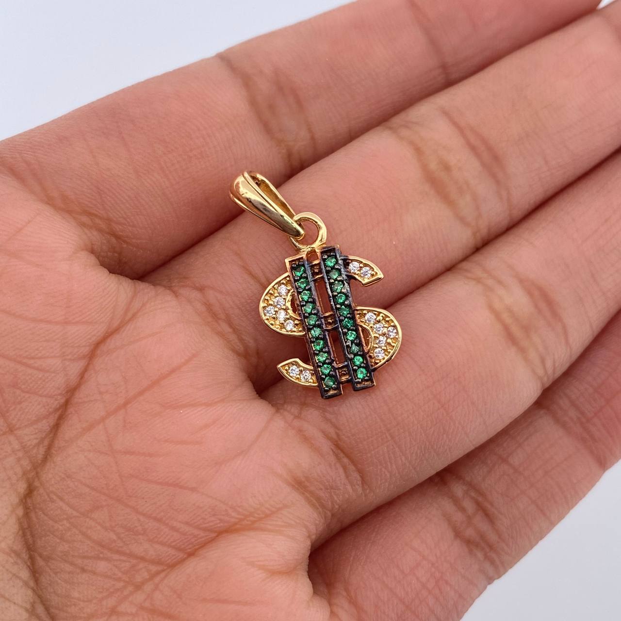 Dije Signo Dólar 1.8gr / 2.3cm / Circones Verdes Blancos Dos Oros Negro Amarillo 18K &