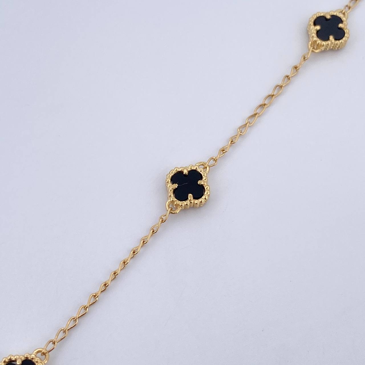 Tobillera Espiga Trebol 5.35gr / 23.1cm-24.4cm / 1.3mm Onix Negro Oro Amarillo 18K &
