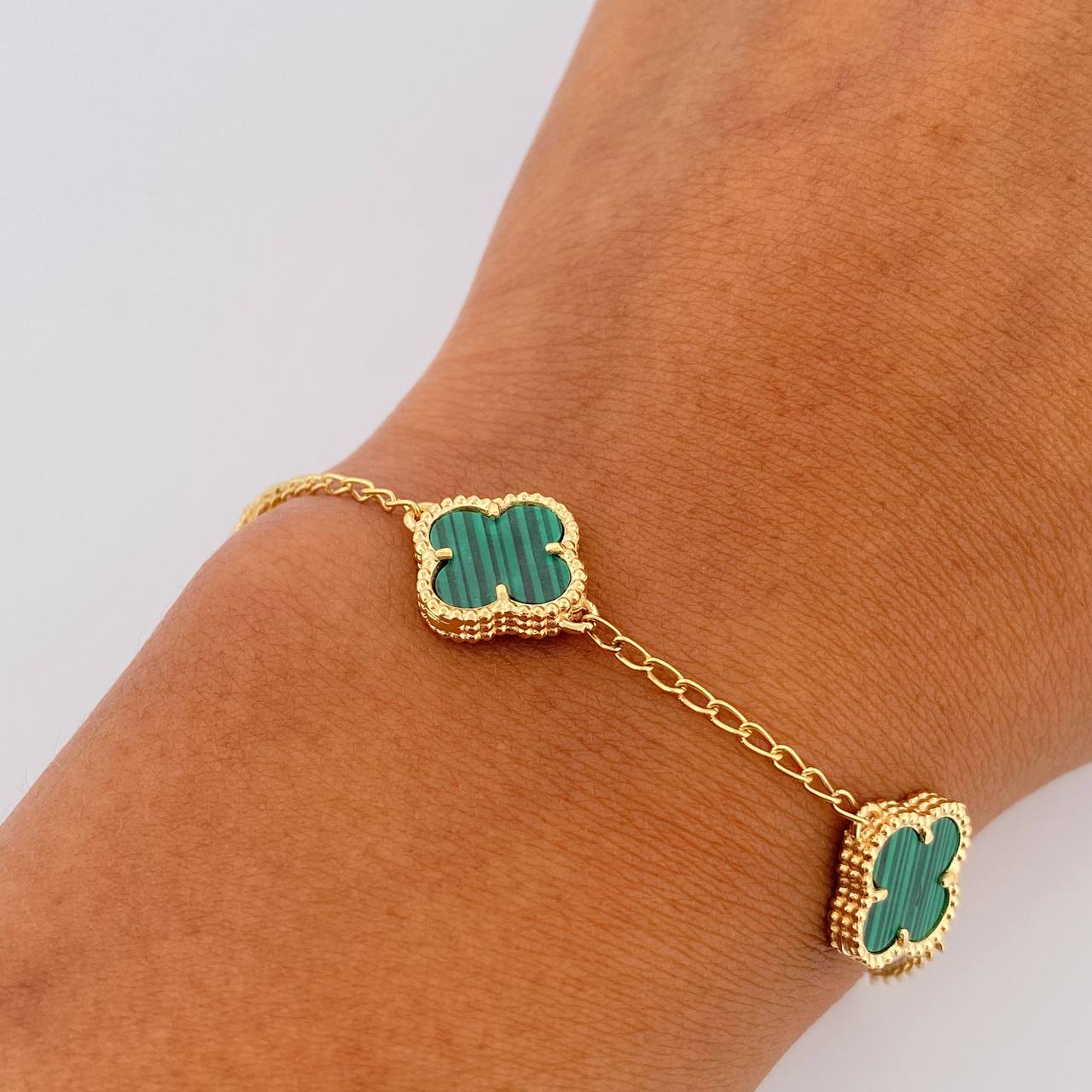 Pulso Espiga Trebol Gradual 5.3gr / 16.1cm-19cm / 1.4mm Malaquita Verde Oro Amarillo 18K $