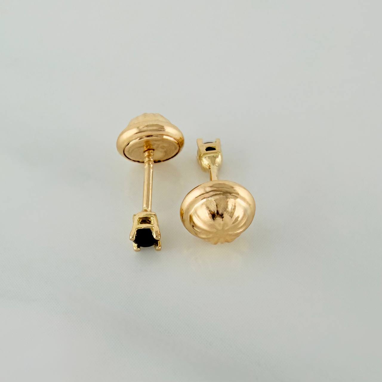 Stud Earrings Four Claws 0.5g / 2.3mm Yellow Gold 18K %