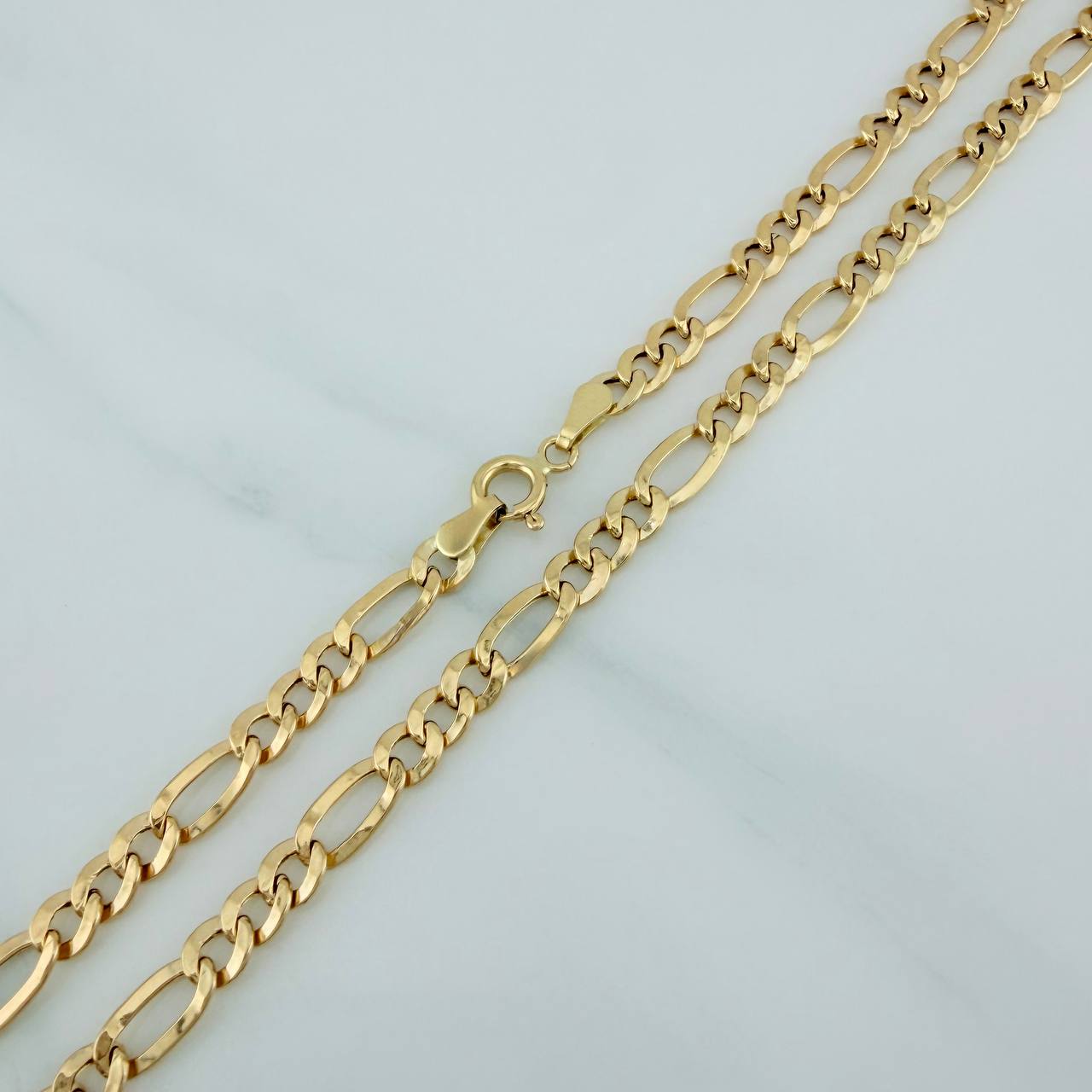 Cadena Figaro 7.55gr / 28 1/2 in / 4.6mm Oro Amarillo +1 18K $