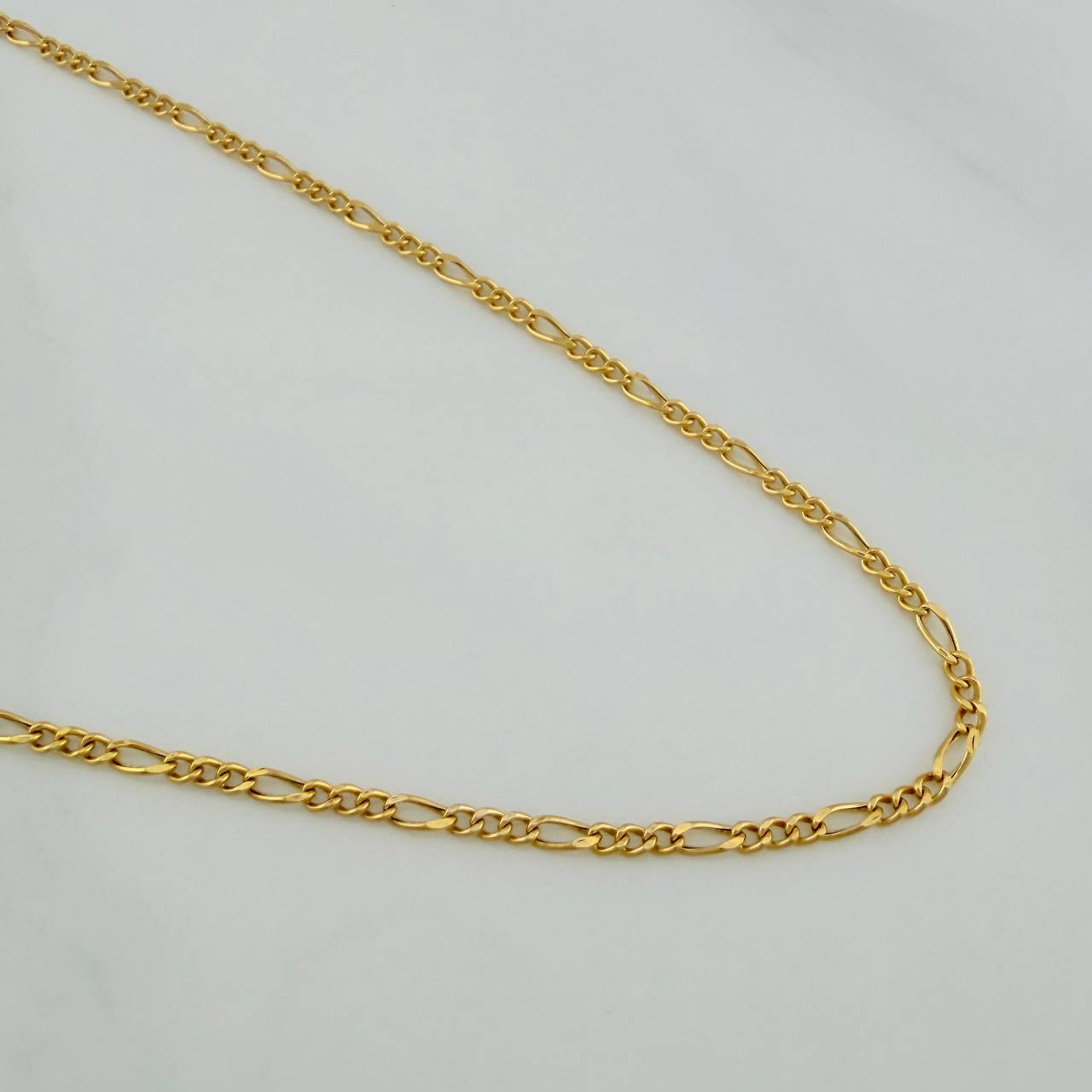 Cadena Figaro 1.35gr / 17 1/2 in / 1.4mm Oro Amarillo +1 18K $