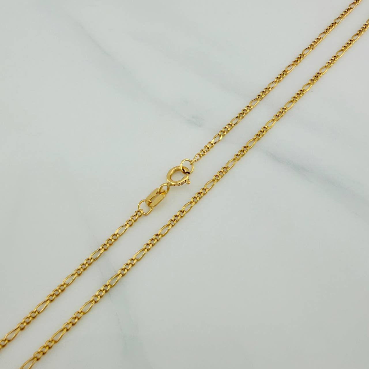 Cadena Figaro 1.35gr / 17 1/2 in / 1.4mm Oro Amarillo +1 18K $