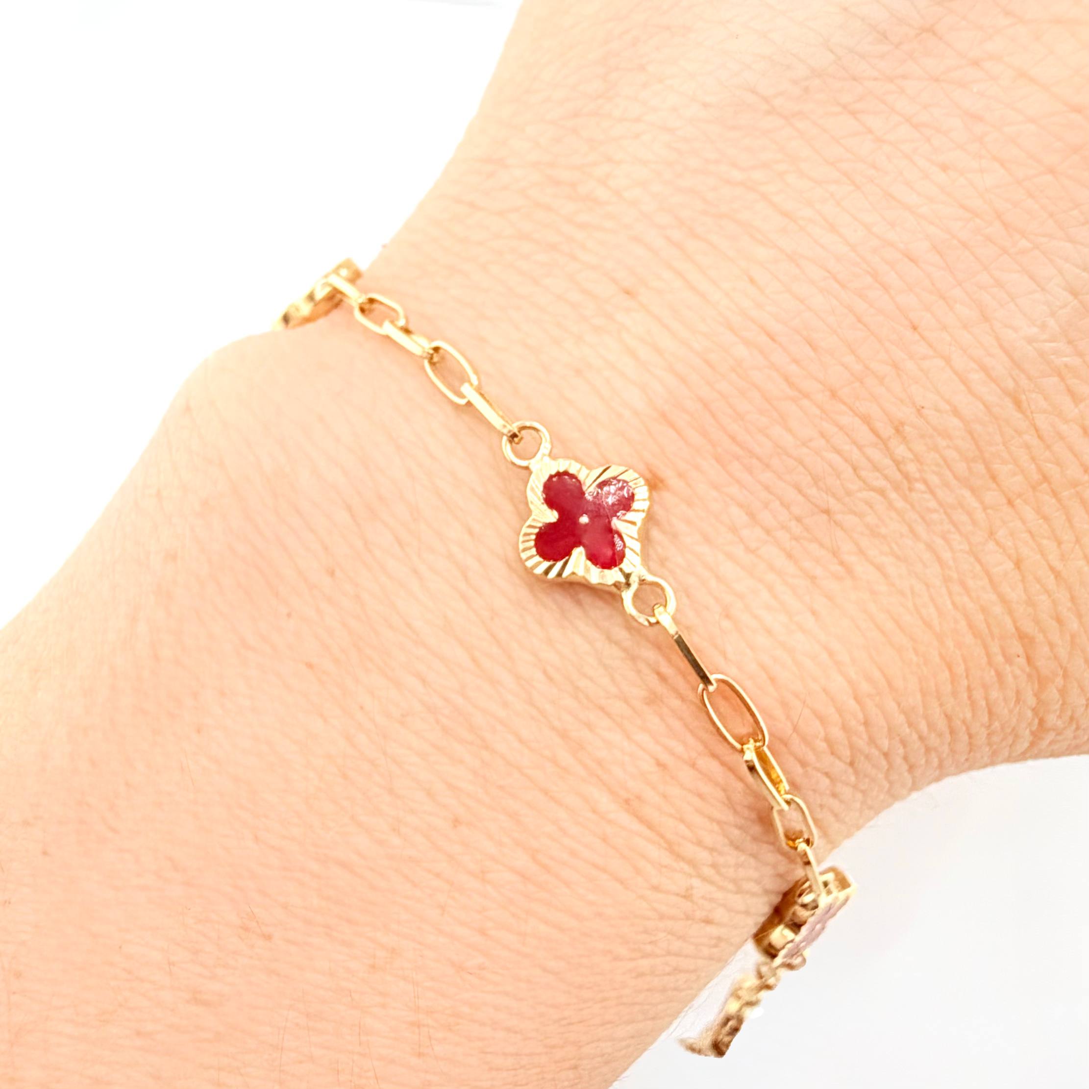 Pulso Cajon Trebol Rojo 3.4gr / 7 in / 8.1mm Oro Amarillo 18K