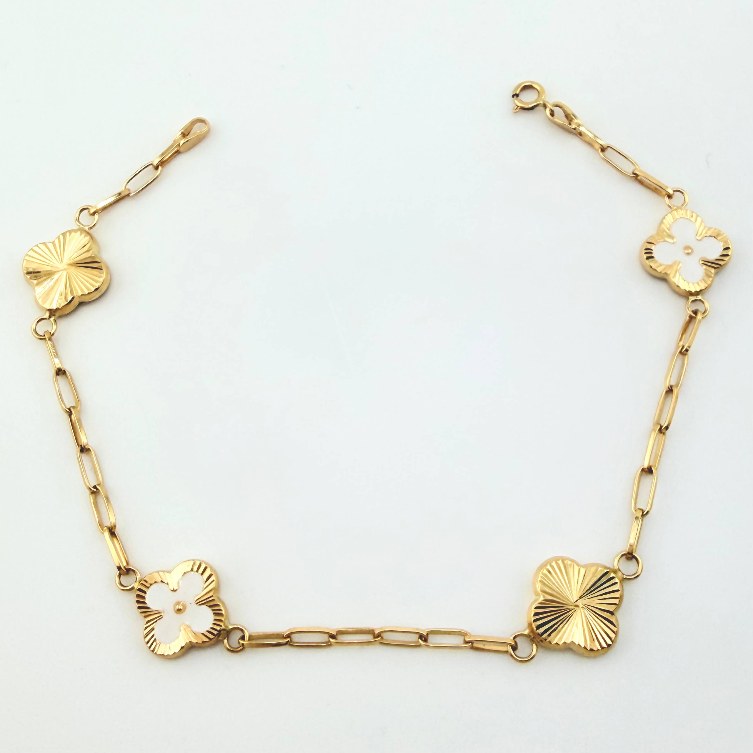 Pulso Cajon Trebol Intercalado 3.95gr / 7 in / 10mm Oro Amarillo 18K