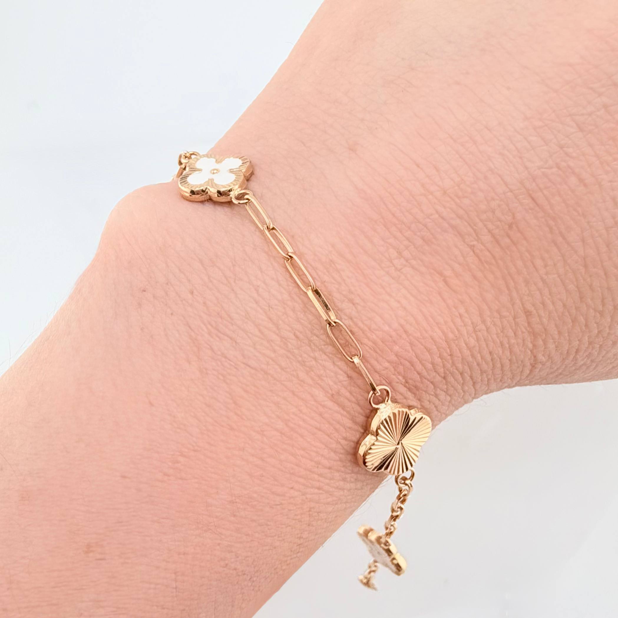 Pulso Cajon Trebol Intercalado 3.95gr / 7 in / 10mm Oro Amarillo 18K