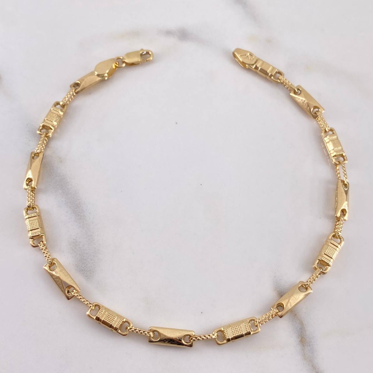 Pulso Rustico Rombos 3.9gr / 21cm / 3.4mm Barril Punteado Oro Amarillo 18K $