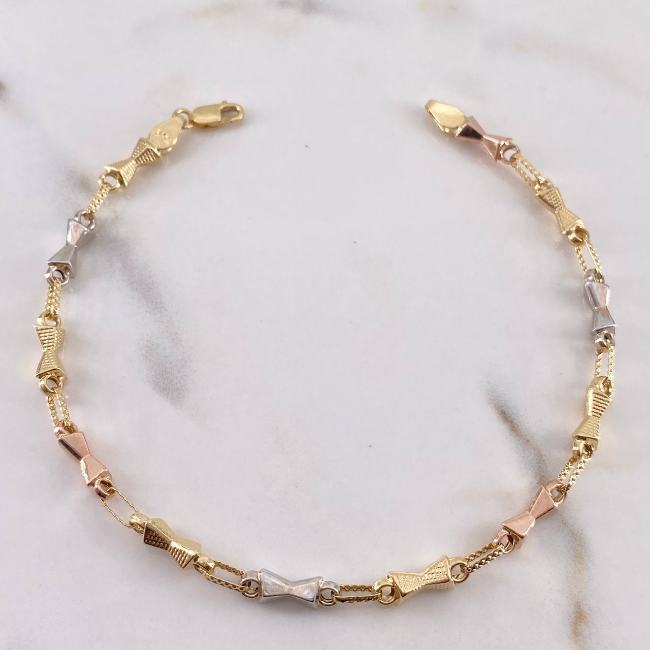 Bracelet Sand Watch 4.2gr / 20.6cm / 3.2mm Dotted Three 18K Gold $