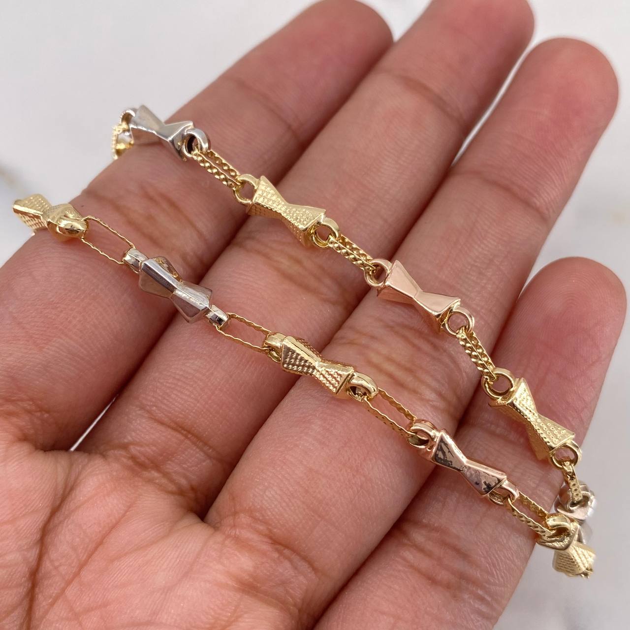 Bracelet Sand Watch 4.2gr / 20.6cm / 3.2mm Dotted Three 18K Gold $