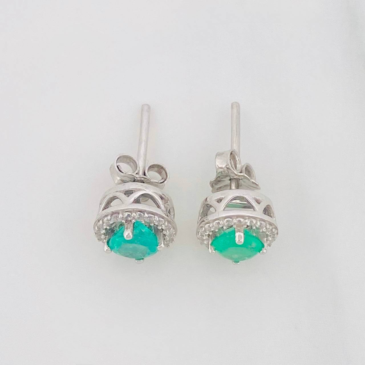 Stud Earrings Circle Halo Emerald 80 Pts 2 g / in / 8 mm Silver 925