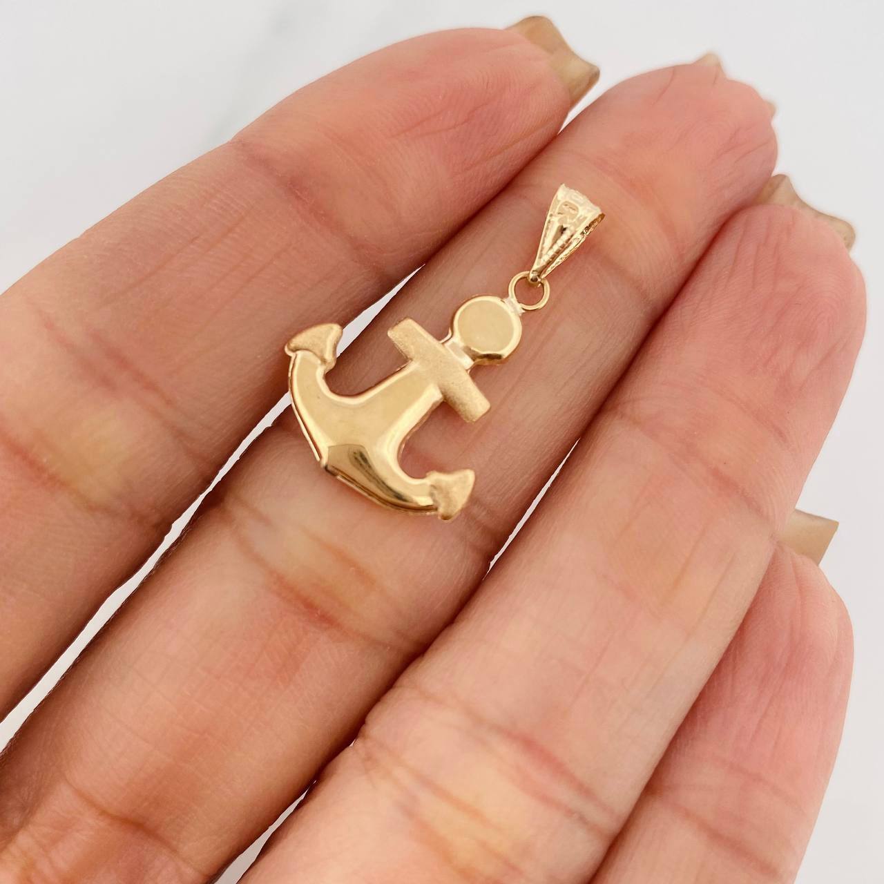 Dije Ancla 0.85 g / 1 in Oro Amarillo 18K
