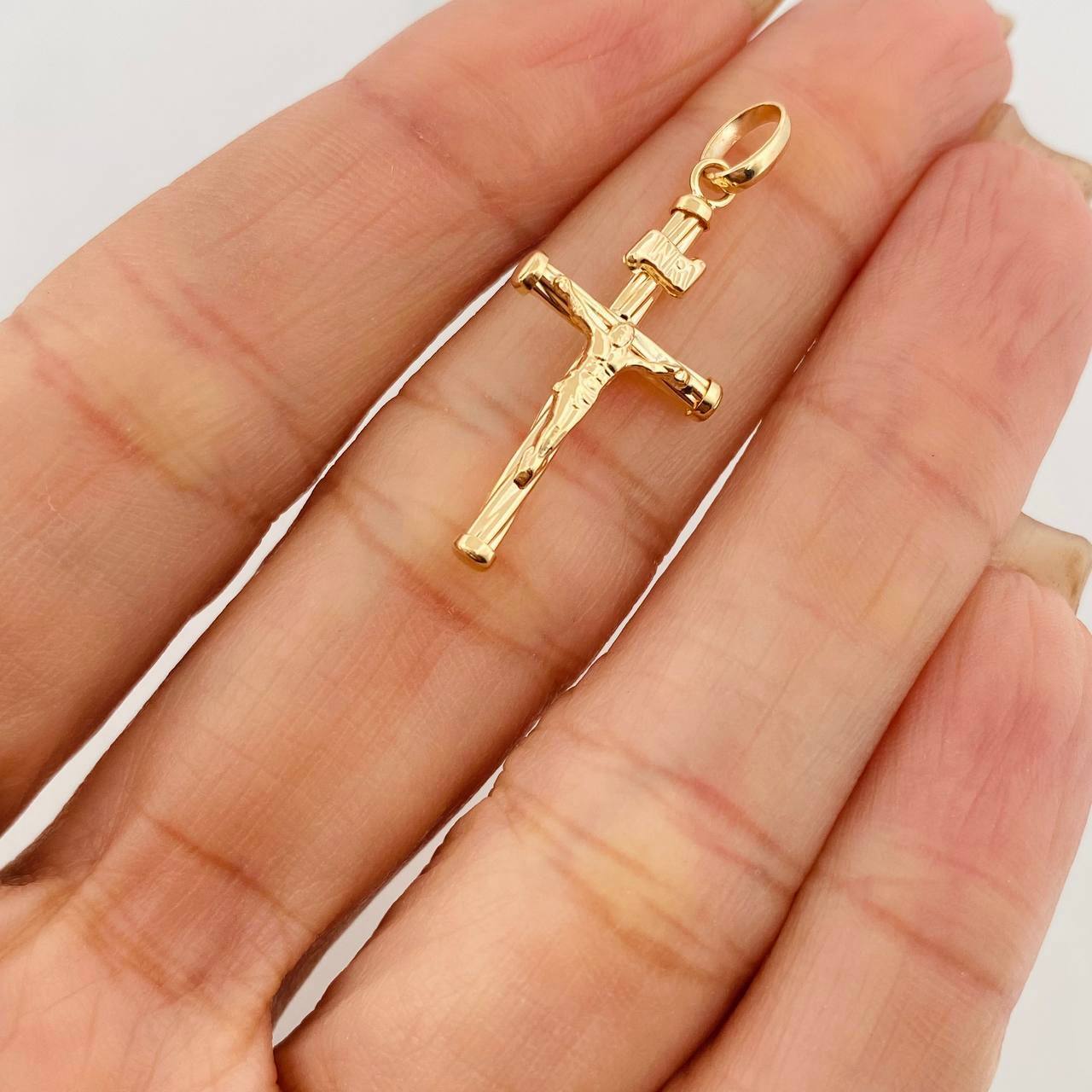 Pendant Cross Christ 0.8 g / 1 1/2 in Yellow Gold 18K