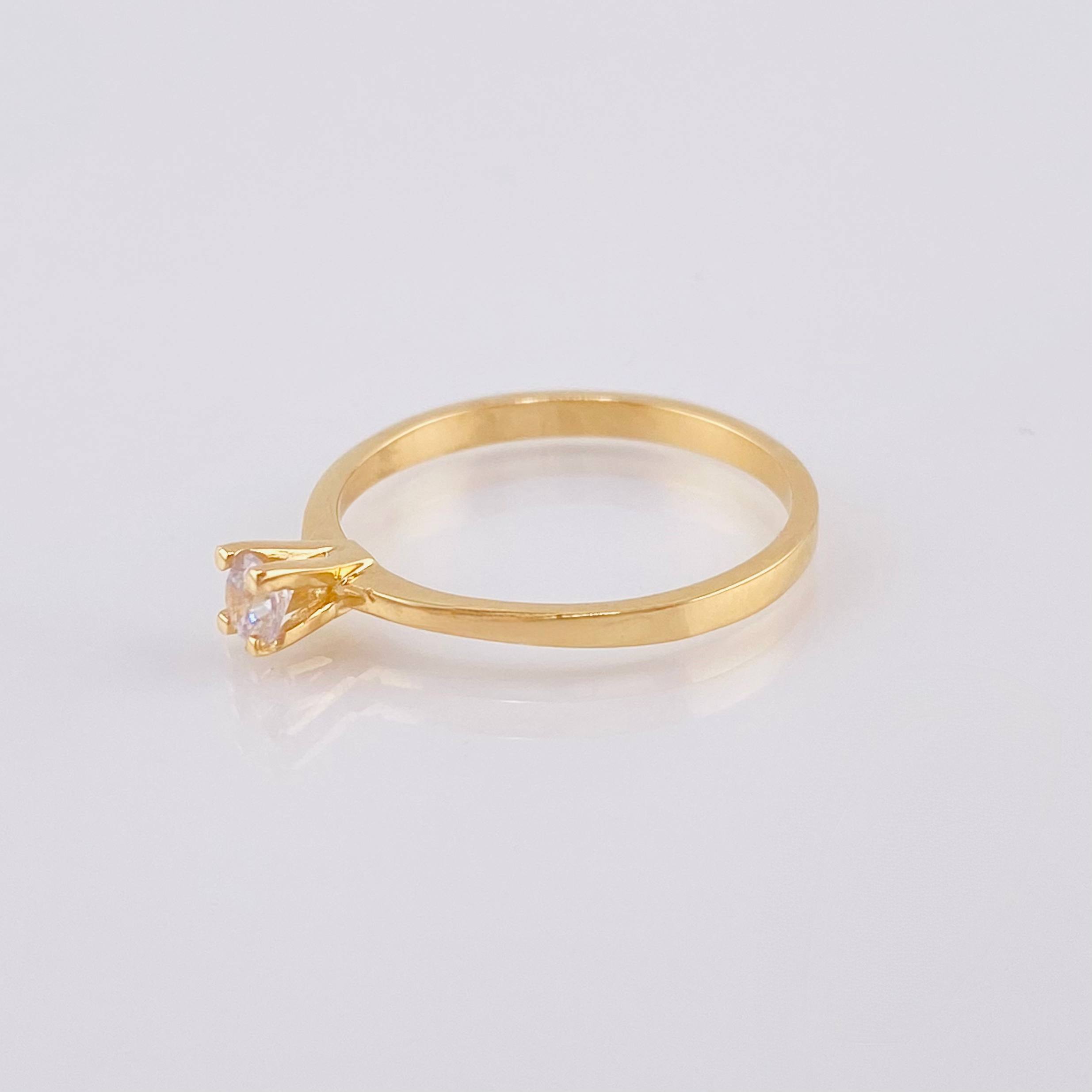 Anillo Solitario 1.85gr / T7 1/4 / Oro Amarillo 18K *