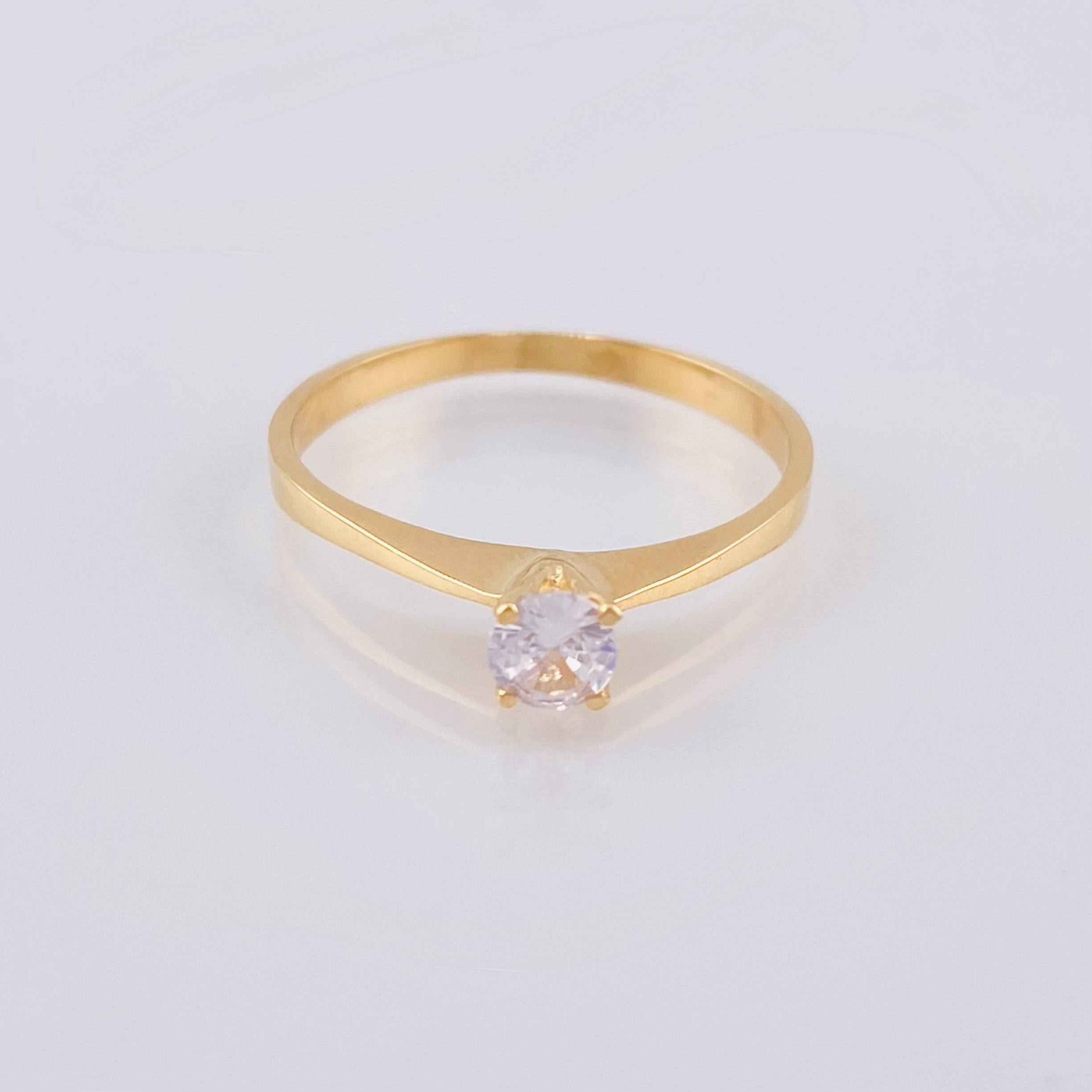 Anillo Solitario 1.95 g / T7 1/2 Oro Amarillo 18K