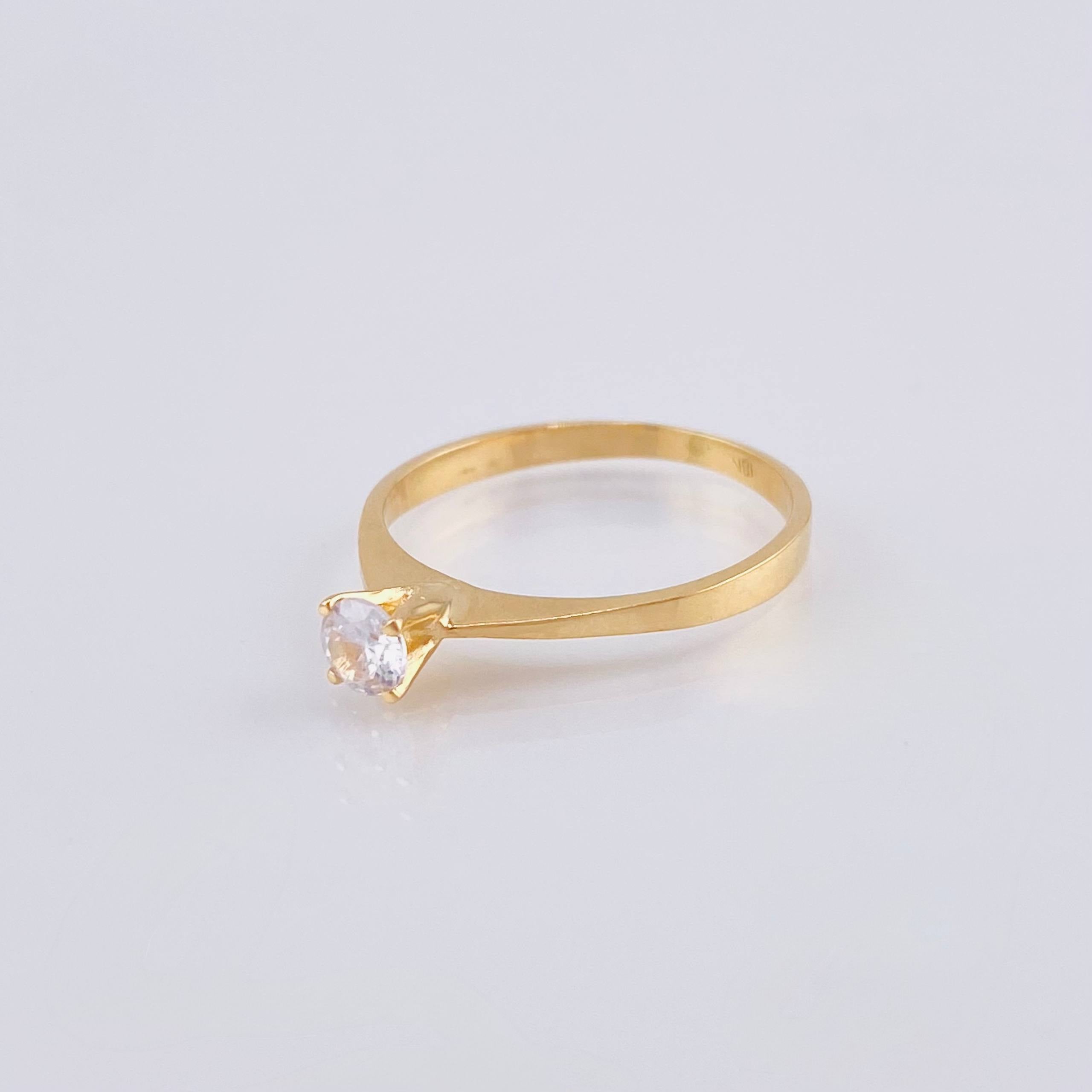 Anillo Solitario 1.95 g / T7 1/2 Oro Amarillo 18K