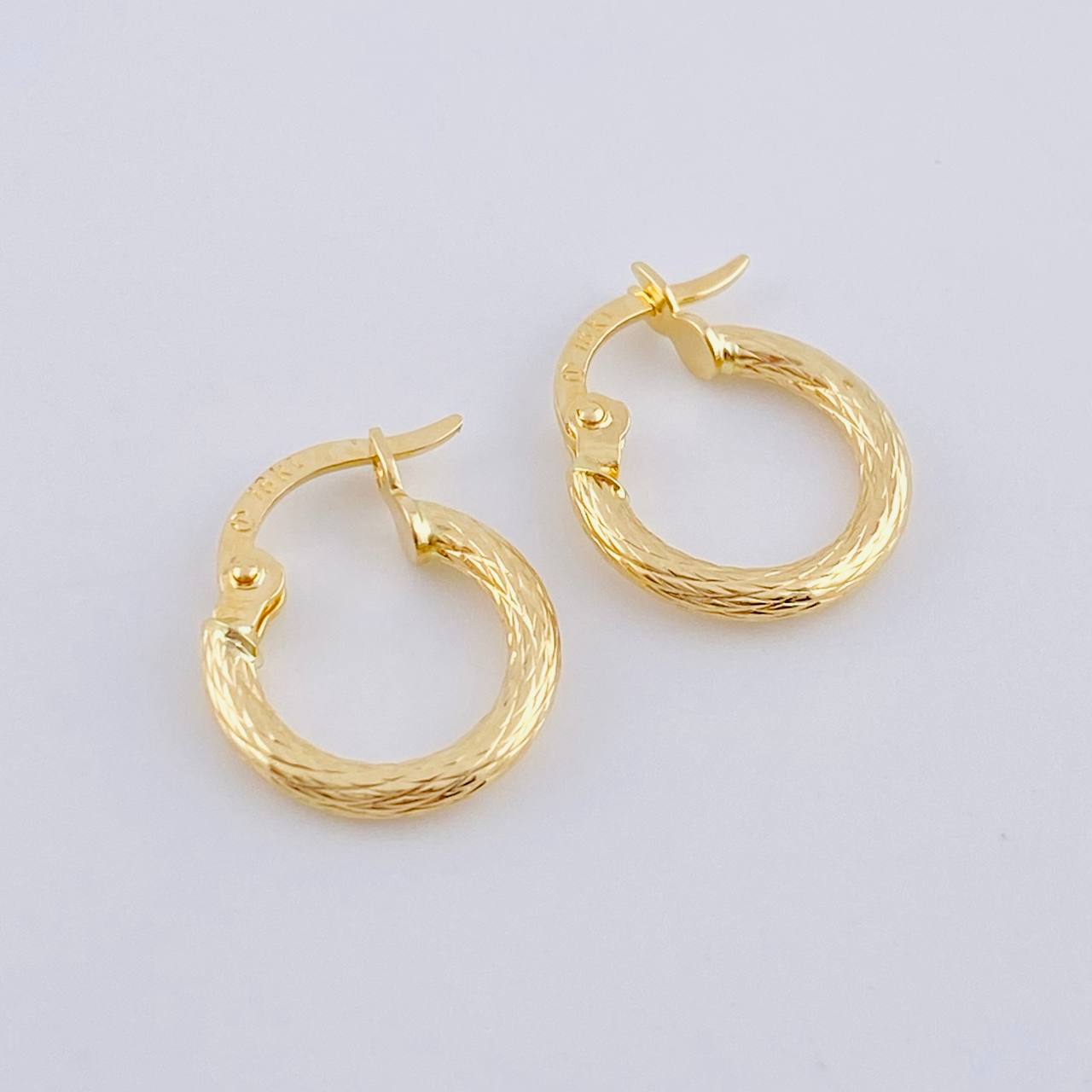 Candongas Leonore 0.9 g / 1/2 in Oro Amarillo 18K
