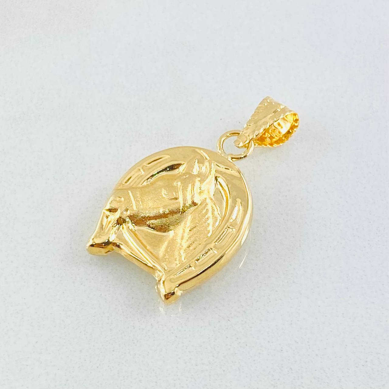 Horseshoe Horse Pendant 1.1gr / 1in / 18K Gold ©