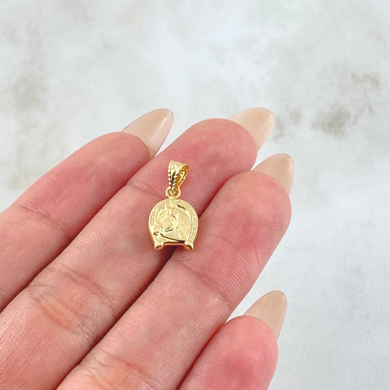 Horse Horseshoe Pendant 0.55gr / 0.8in / 18K Gold ©