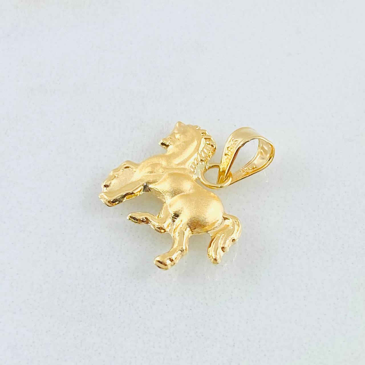 Pendant Horse 0.95gr / 3/4 in / 18K Gold ©