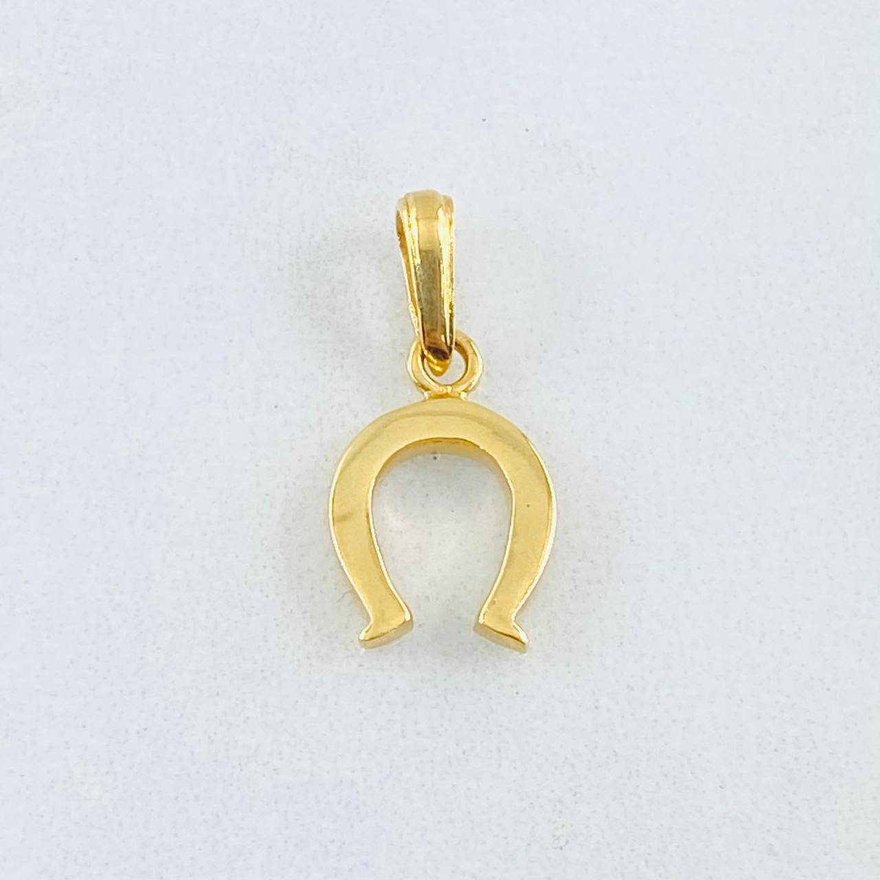 Horseshoe Pendant 0.95gr / 3/4 in / 18K Gold ©