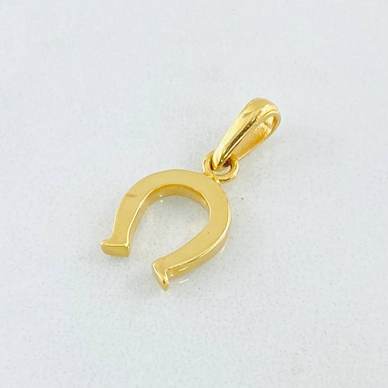Horseshoe Pendant 0.95gr / 3/4 in / 18K Gold ©