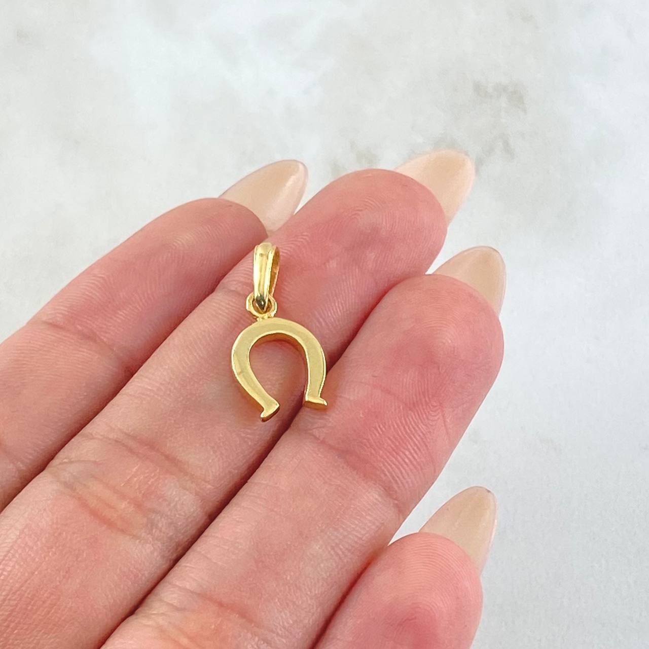 Horseshoe Pendant 0.95gr / 3/4 in / 18K Gold ©