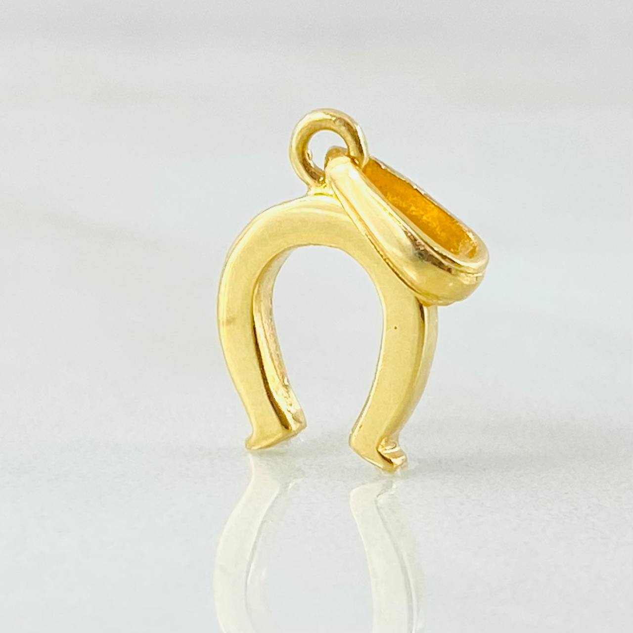 Horseshoe Pendant 0.95gr / 3/4 in / 18K Gold ©