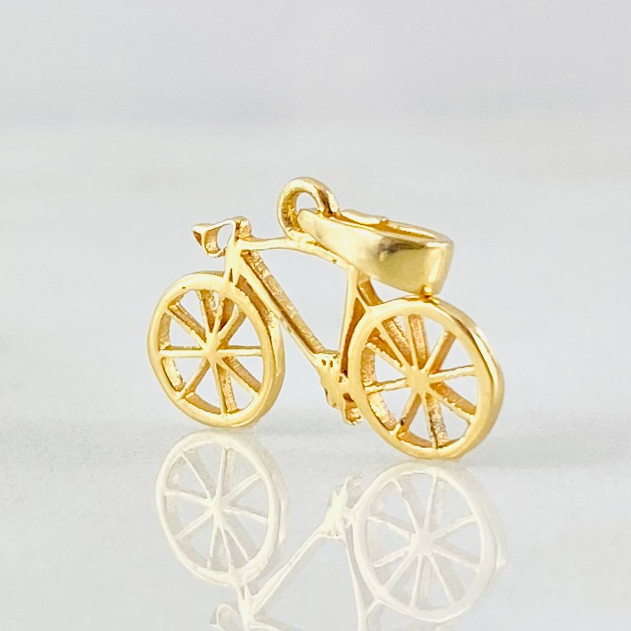Bicycle Pendant 0.8gr / 1/2 in / 18K Gold ©