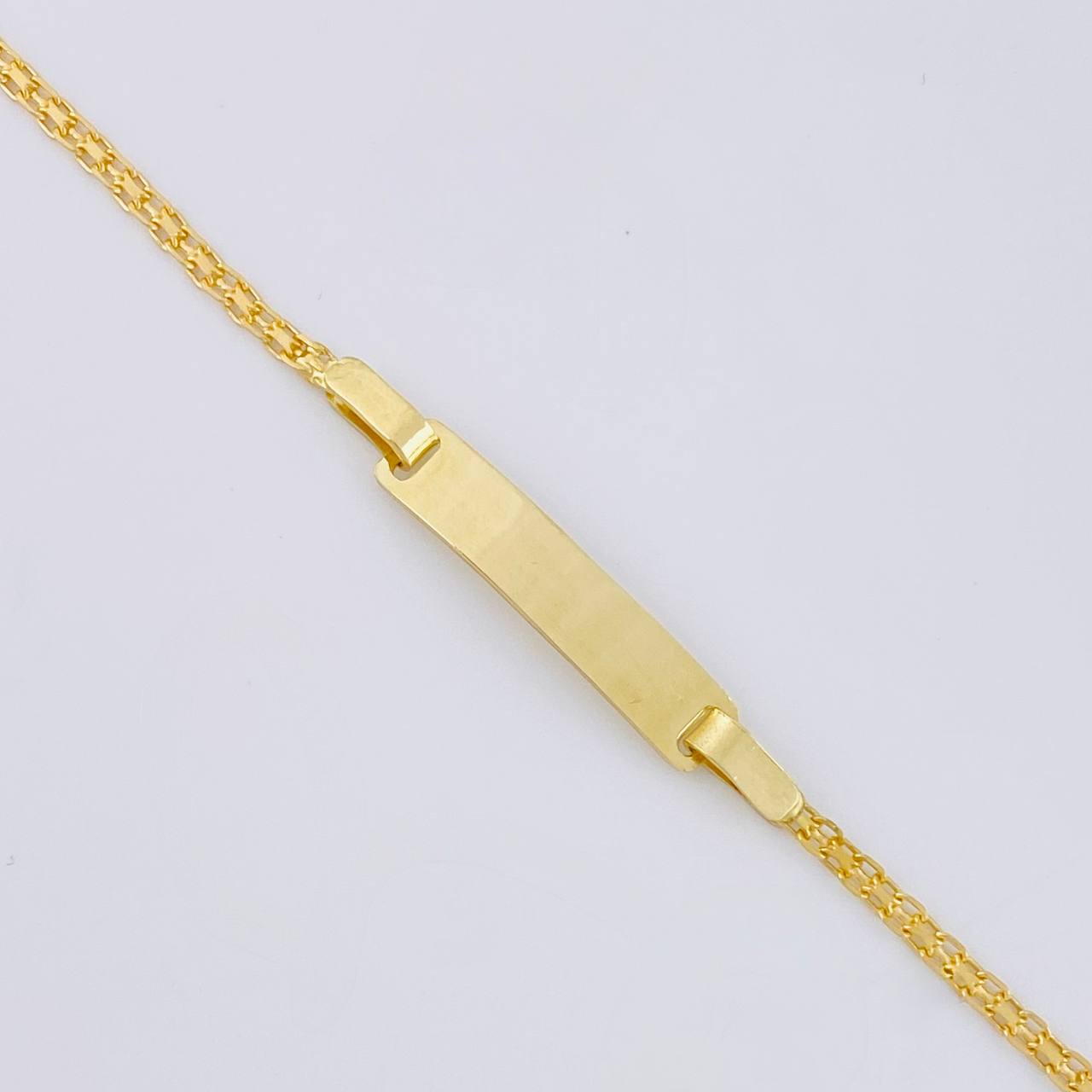 Pulso Chino Placa Rectangular 1.9 g / 6 1/2 in / 1.6 mm Oro Amarillo 18K