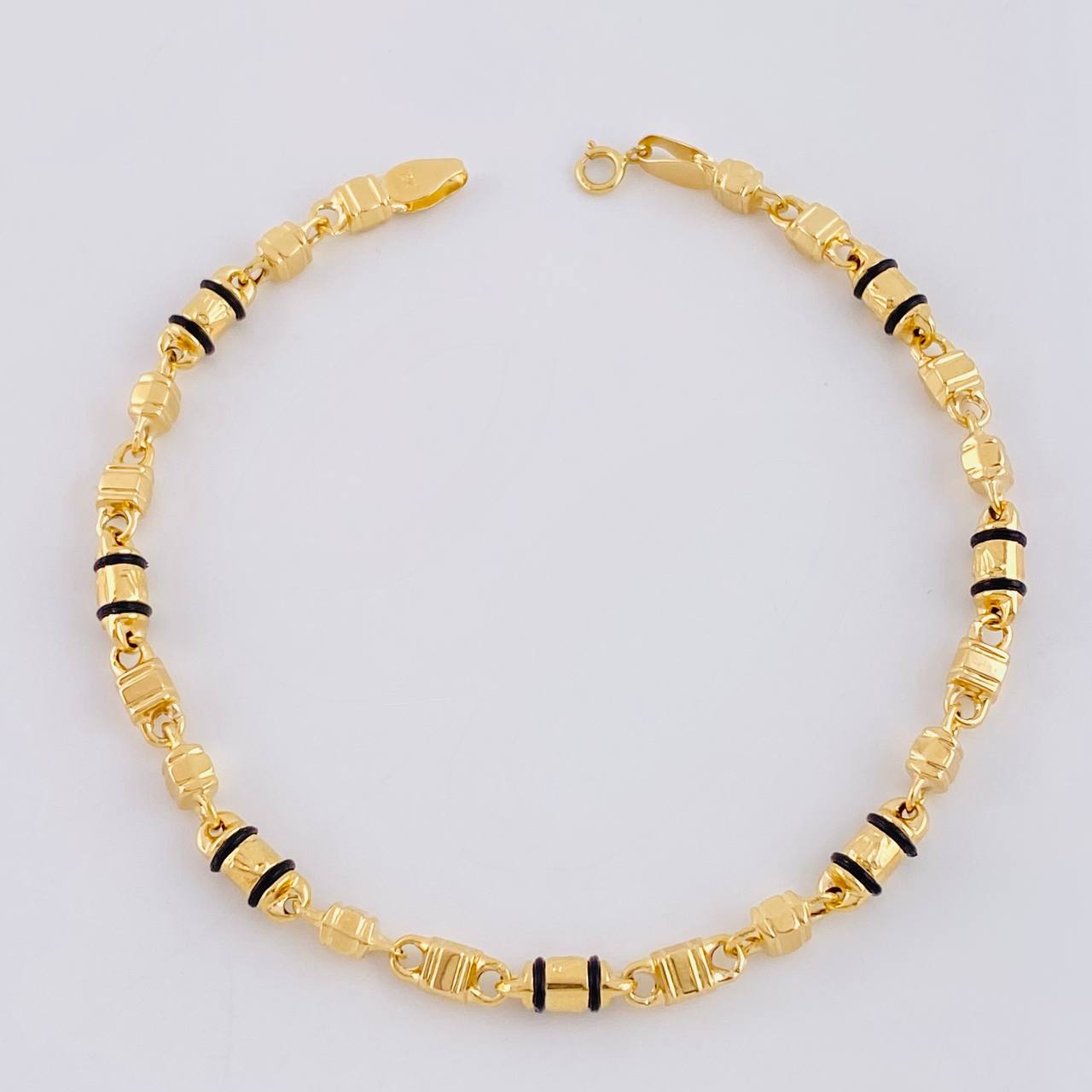 Pulso Rustico Candado Boya 4.95 g / 8 1/4 in / 4 mm Oro Amarillo 18K