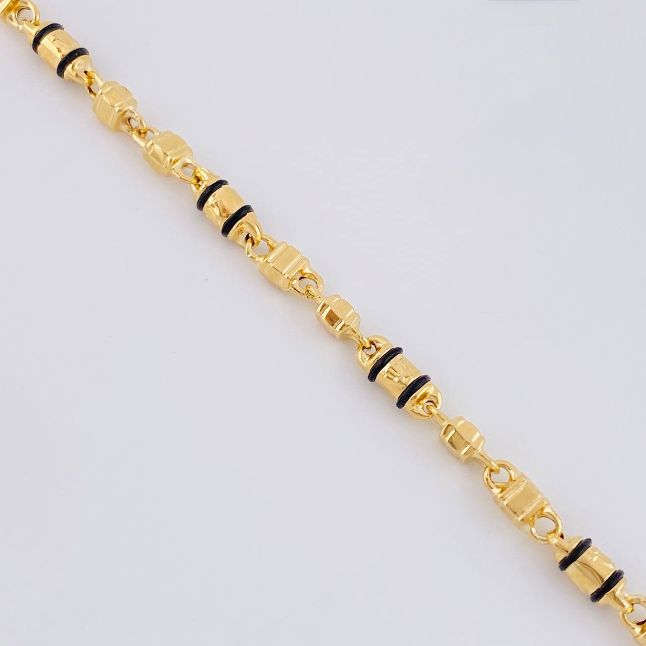 Pulso Rustico Candado Boya 4.95 g / 8 1/4 in / 4.2 mm Oro Amarillo 18K
