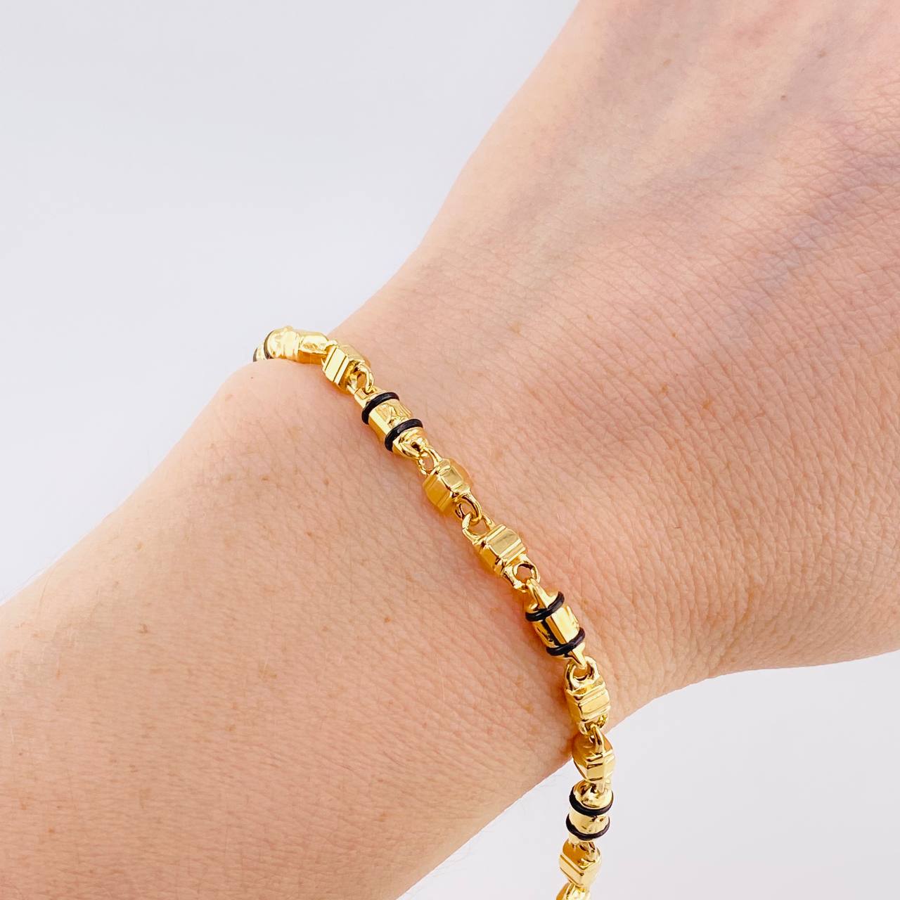 Pulso Rustico Candado Boya 4.95 g / 8 1/4 in / 4 mm Oro Amarillo 18K